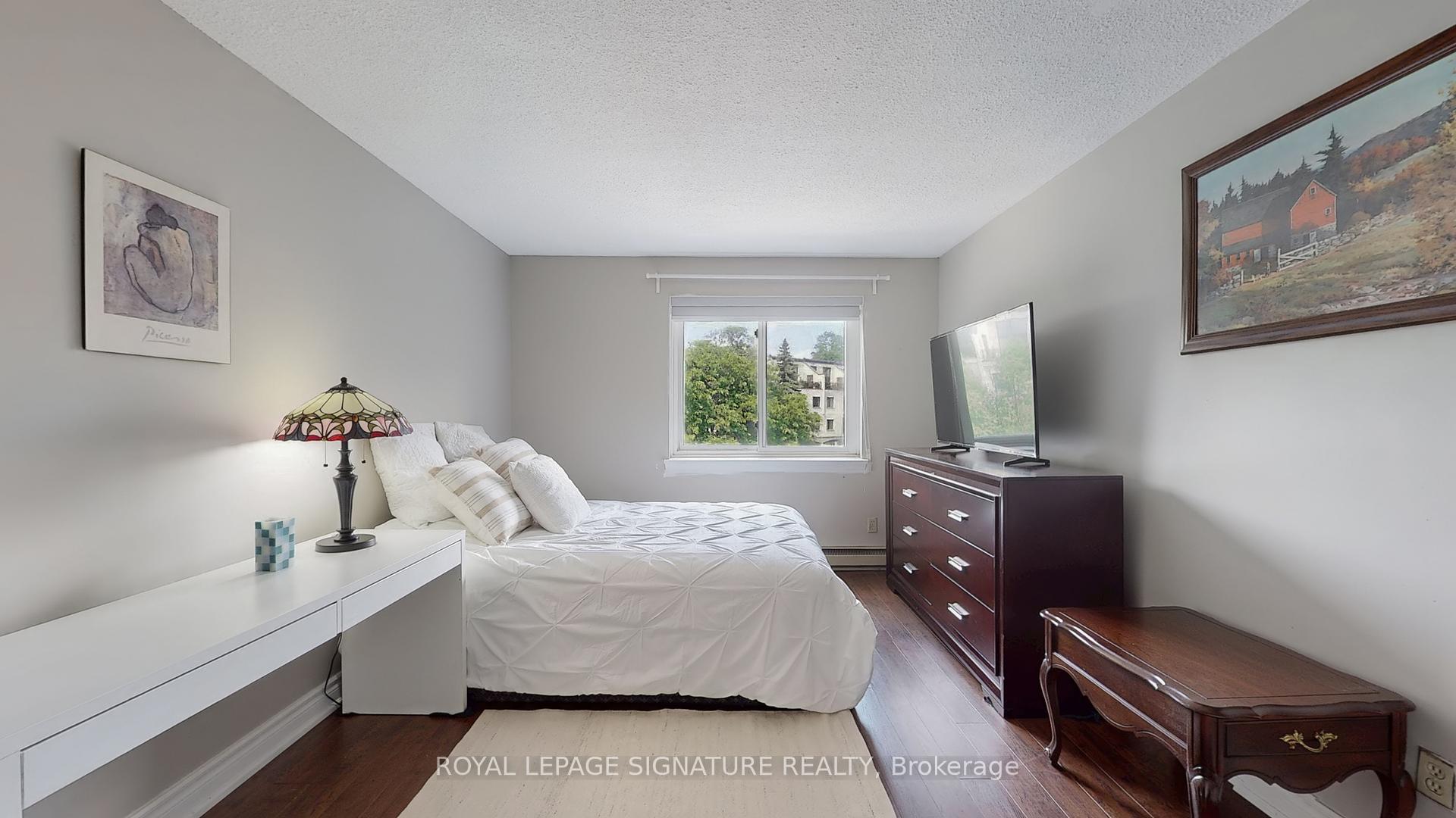 4 Bedrooms Condo at 20 Moonstone, Toronto For sale