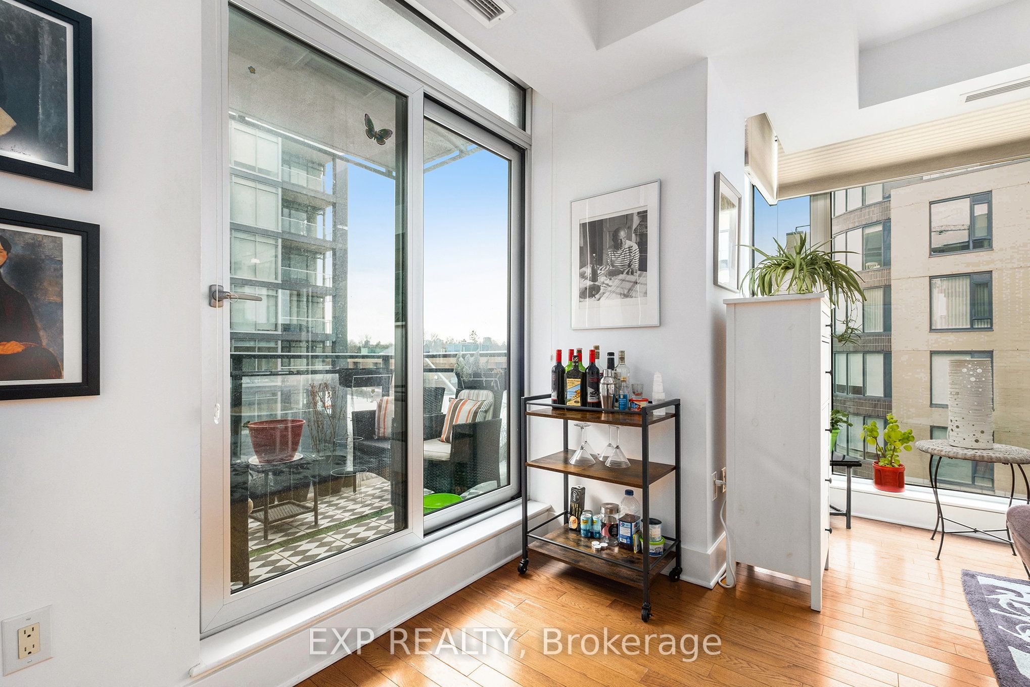 101 Richmond Road, #406