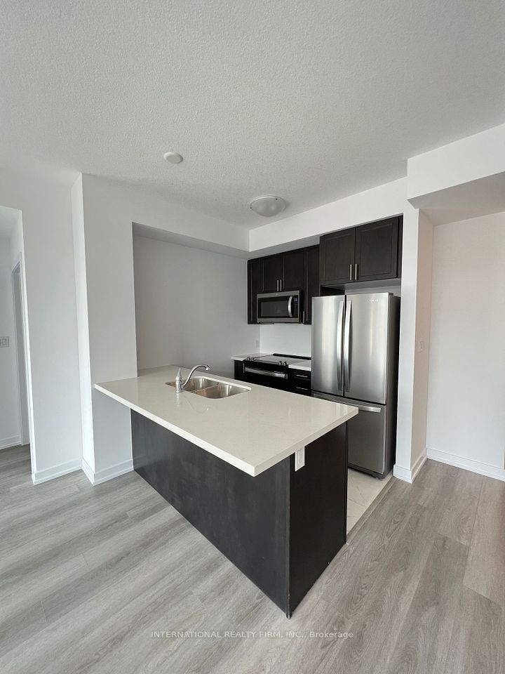 460 Dundas St