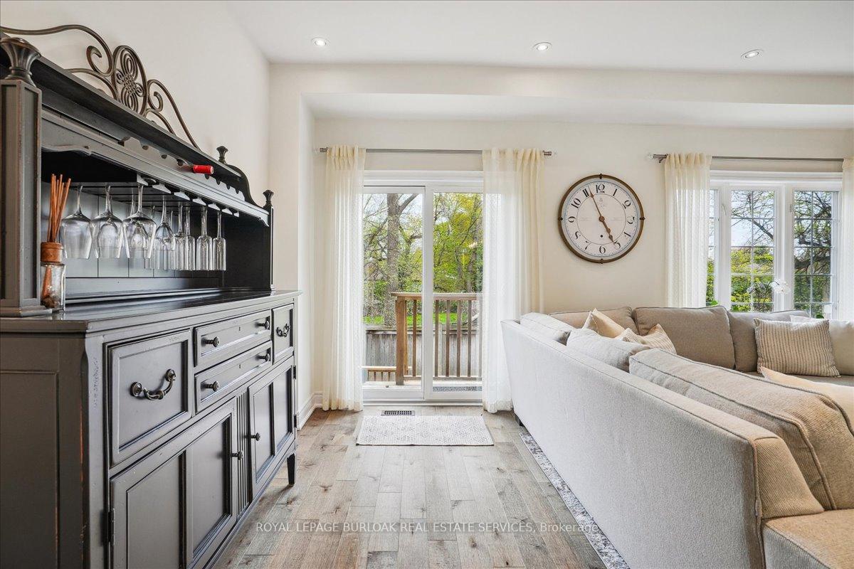 3 Bedrooms Condo at 2086 Ghent, Burlington For sale