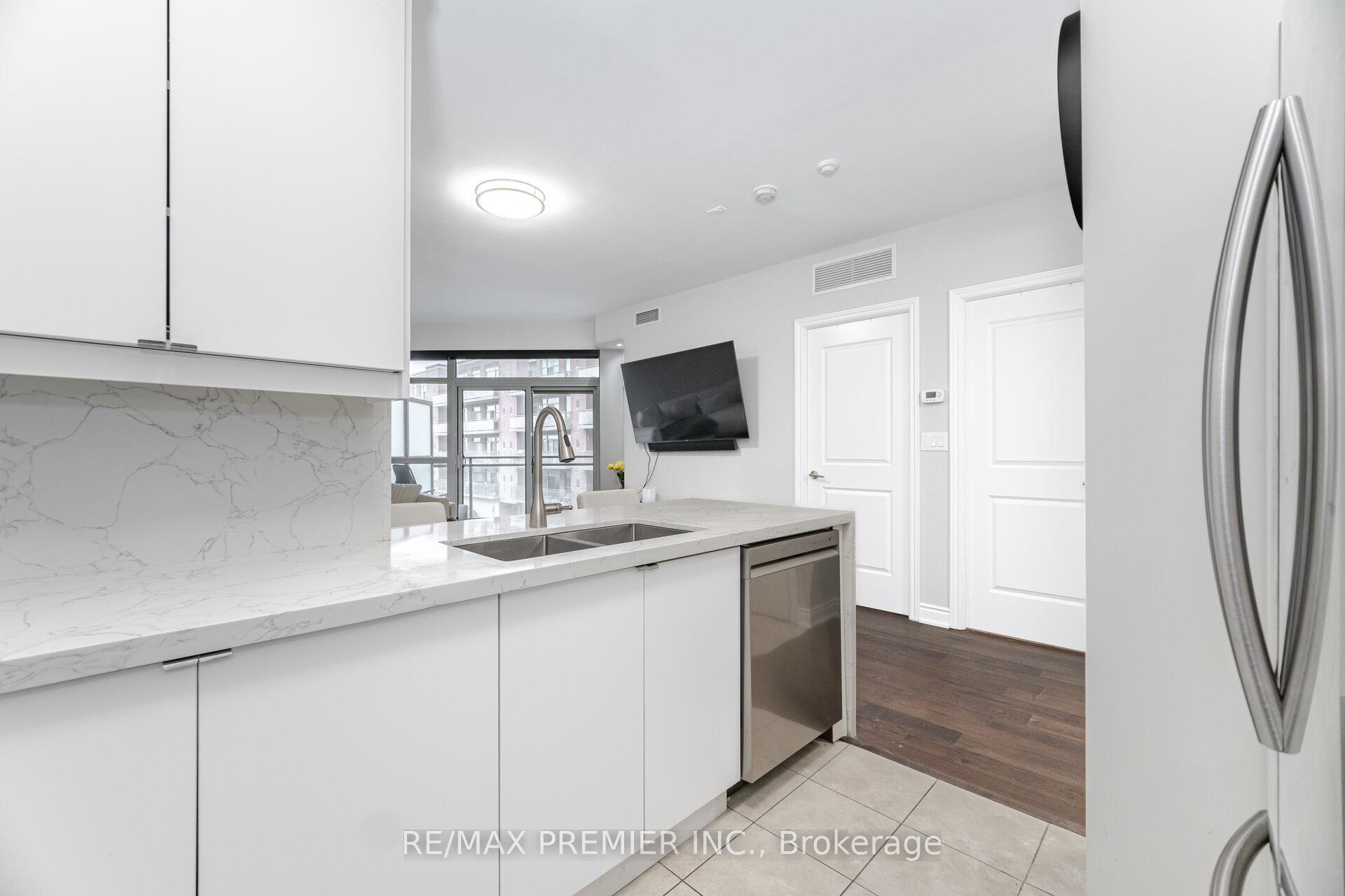 1 Bedroom Condo at 281 Woodbridge,  Vaughan For sale
