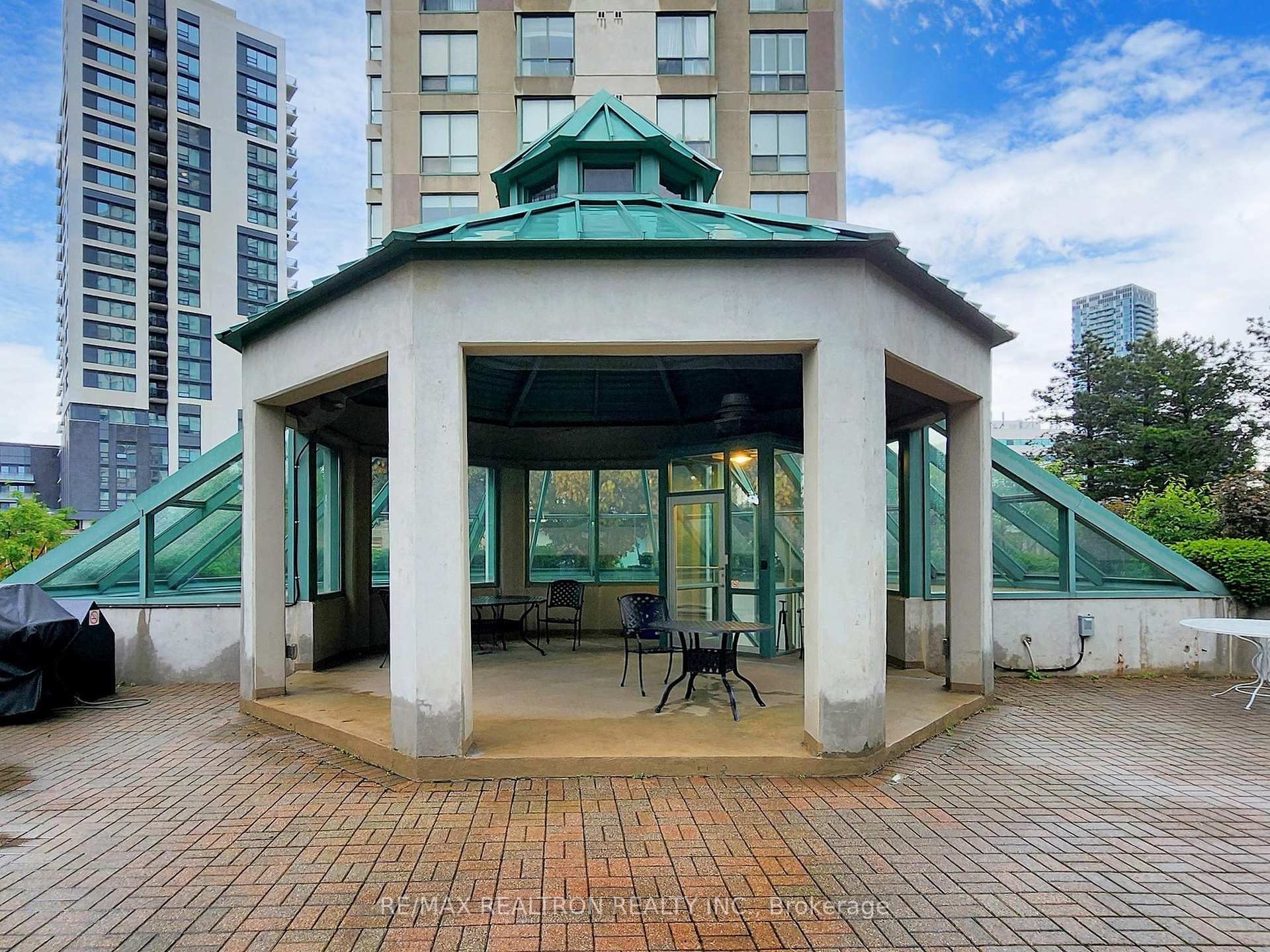 2 Bedrooms Condo at 101 Subway, Toronto For sale