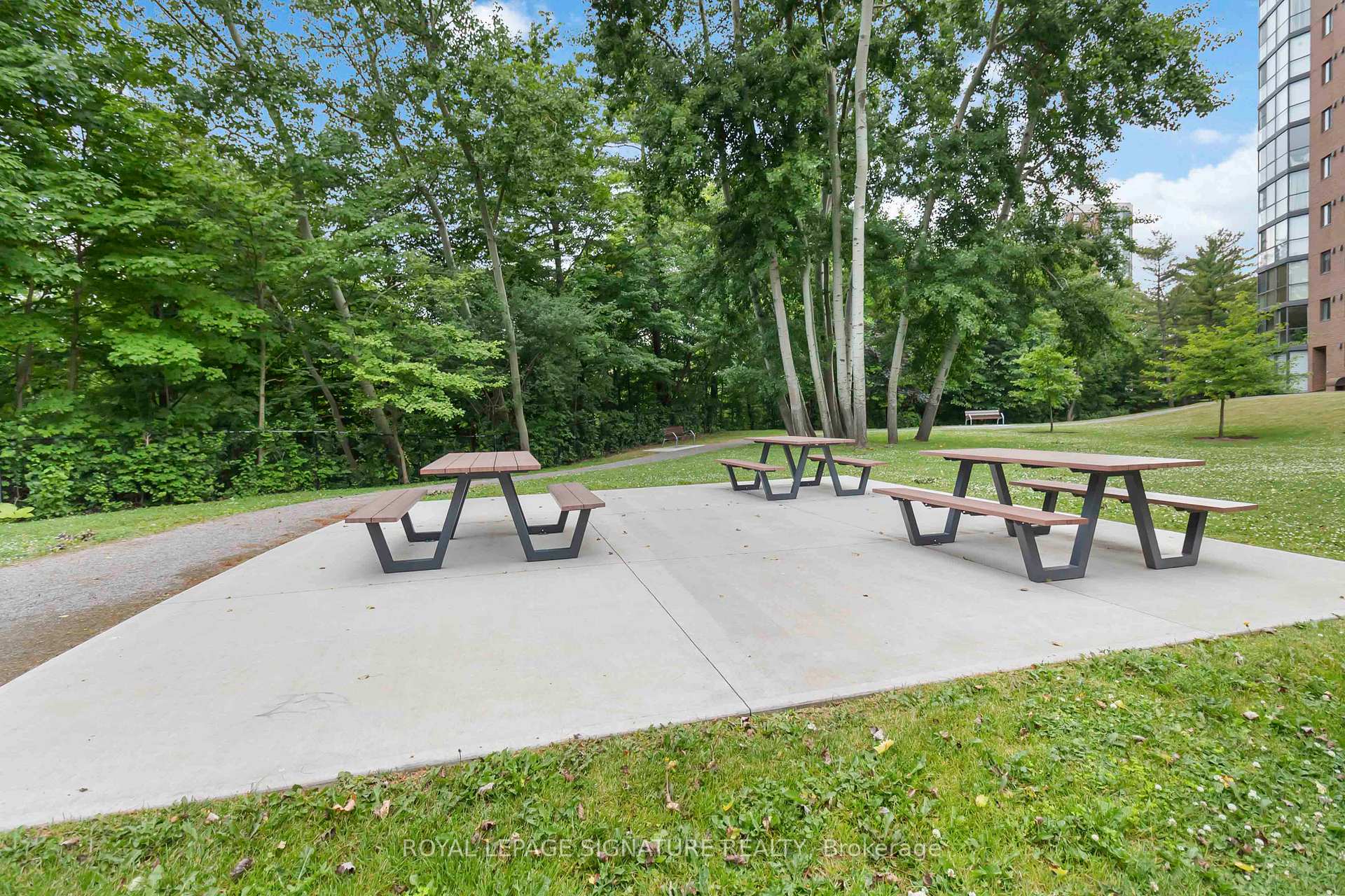 2 Bedrooms Condo at 1230 Marlborough, Oakville For sale