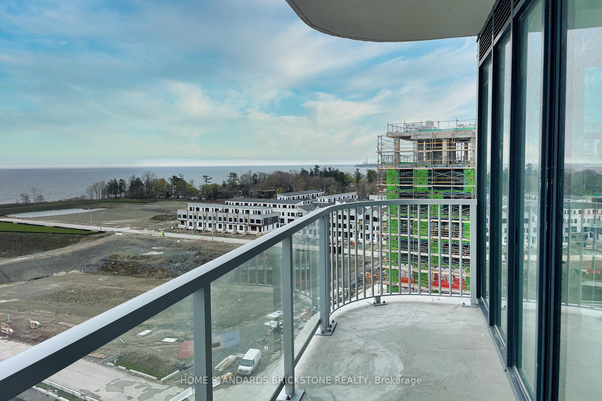 3 Bedrooms Condo at 220 Missinnihe, Mississauga For sale