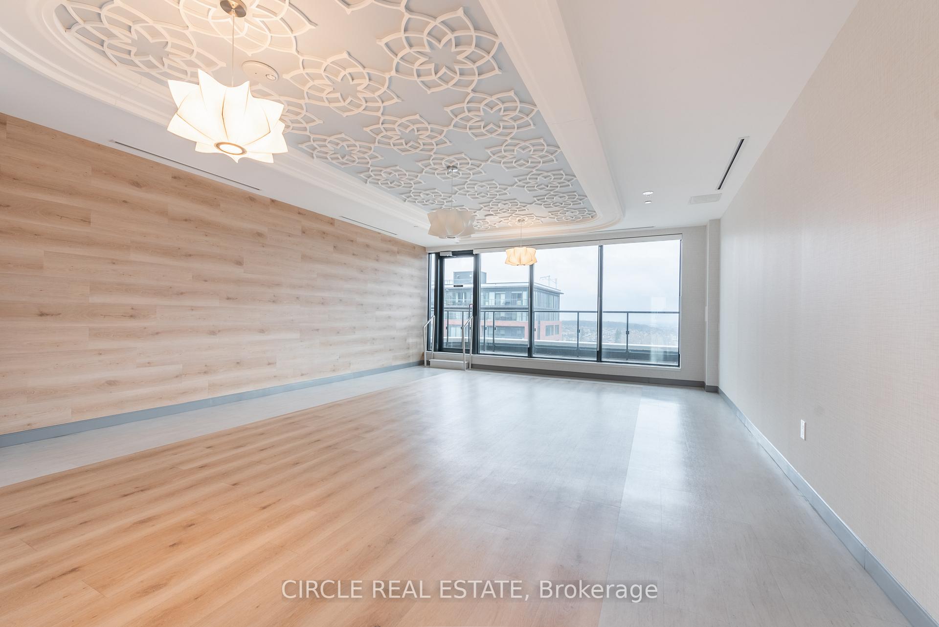 2 Bedrooms Condo at 120 Eagle Rock,  Vaughan For sale