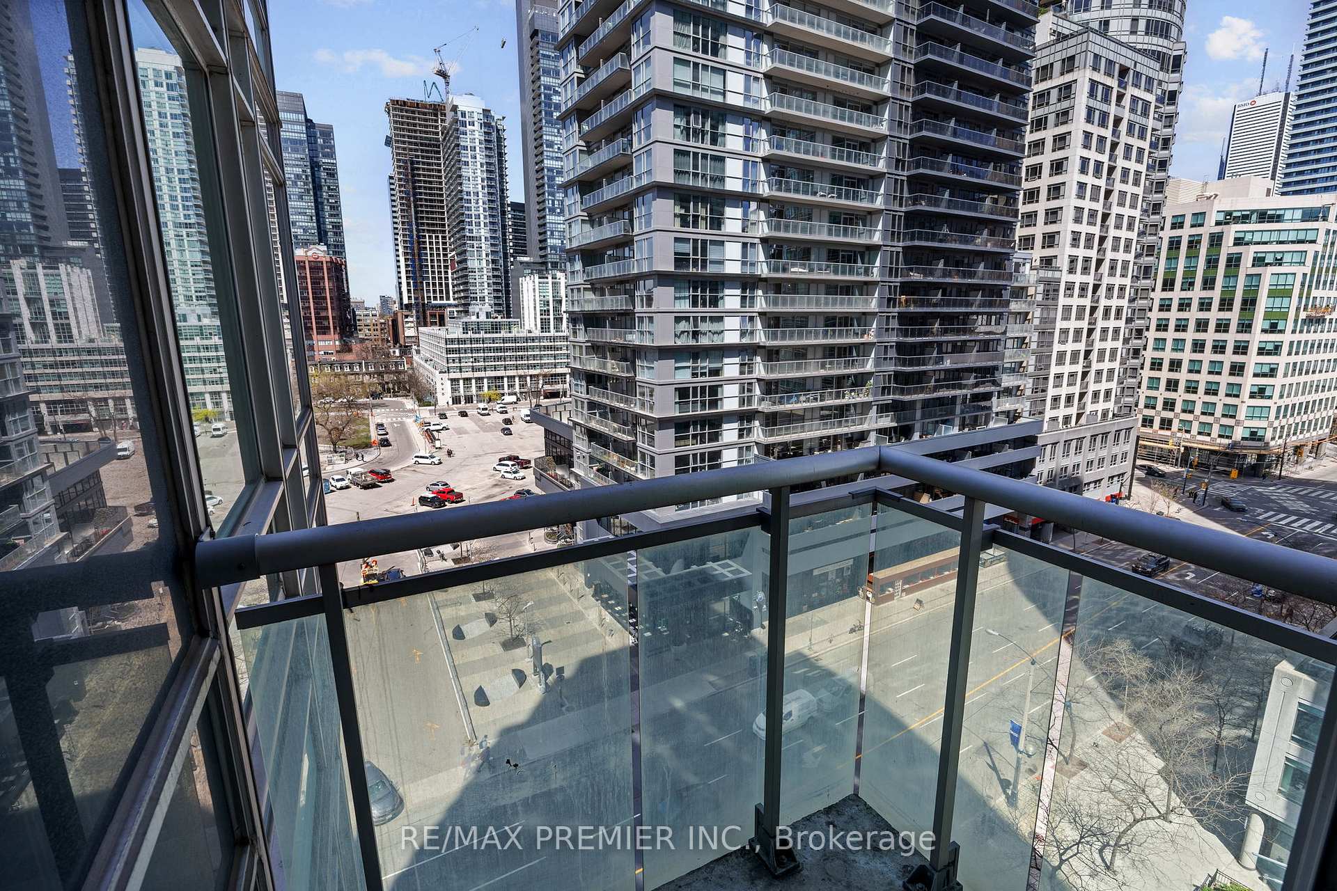 2 Bedrooms Condo at 381 Front,  Toronto For sale