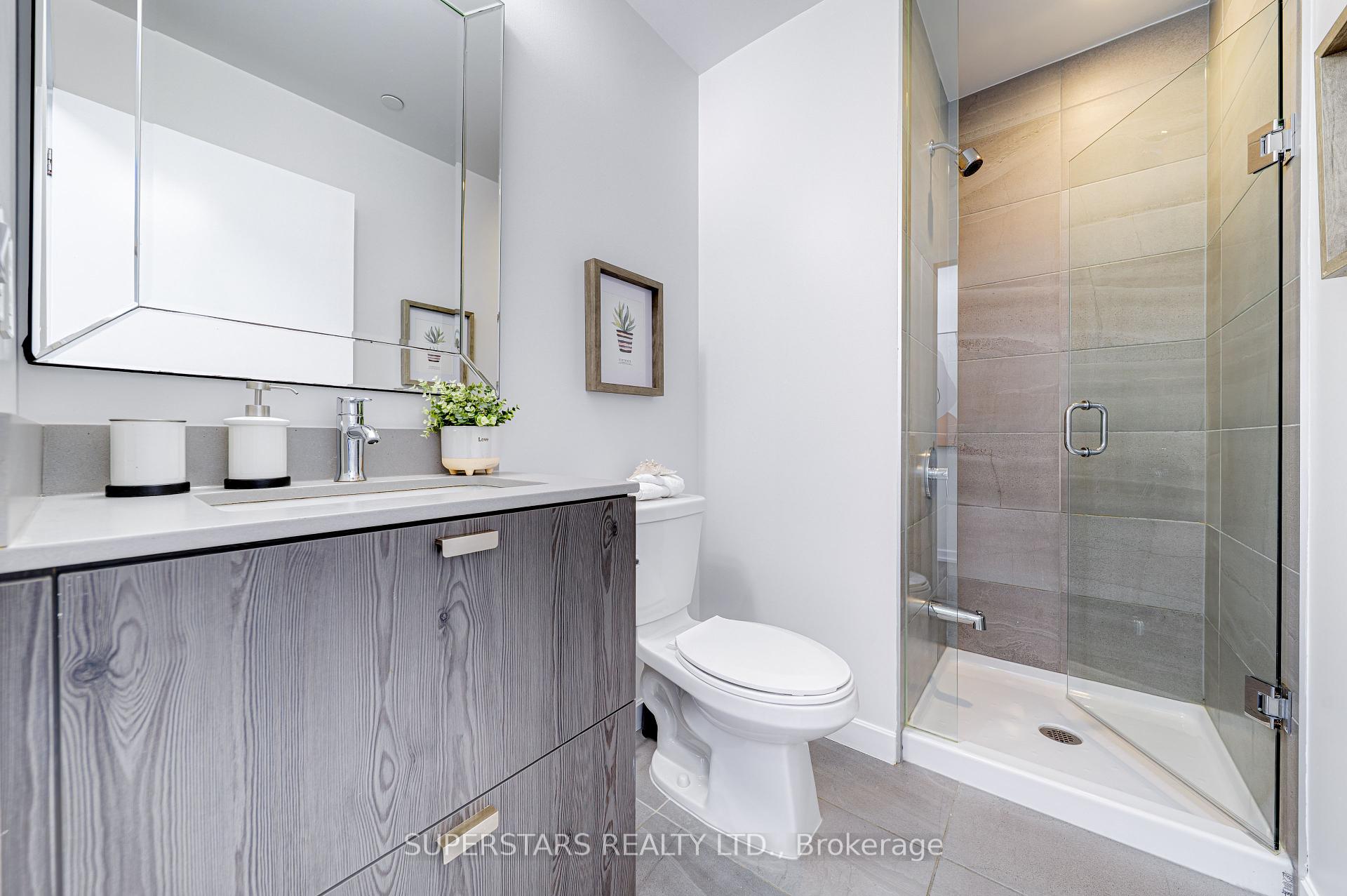 2 Bedrooms Condo at 56 Forest Manor, Toronto For sale