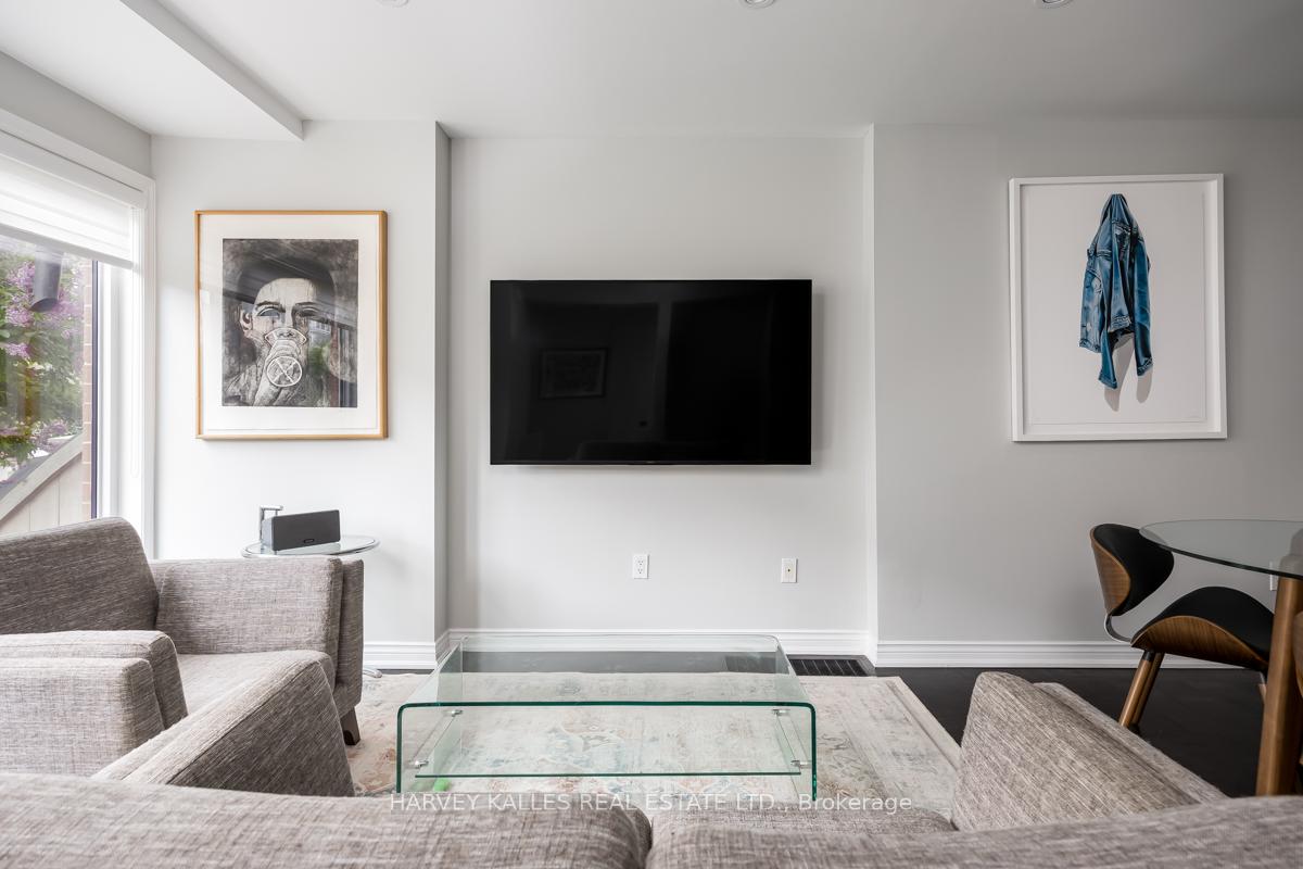 18 Clark Avenue W 64