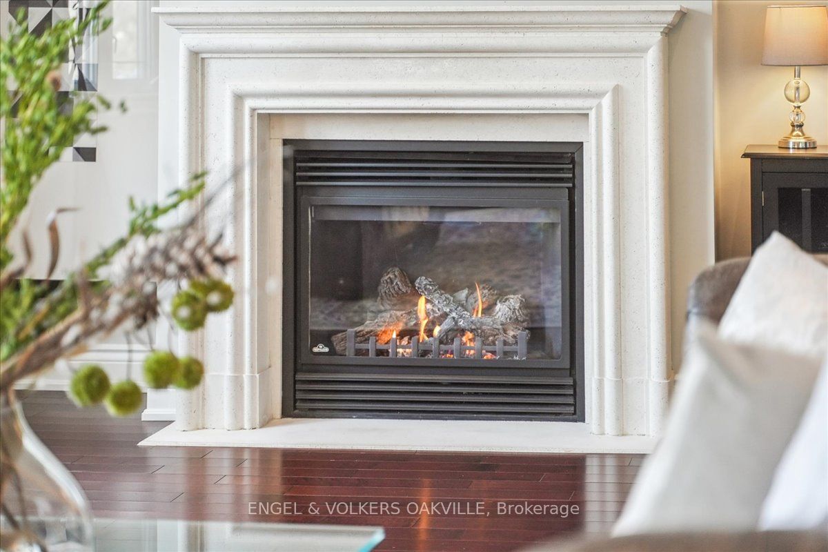 390 Upper Middle Road E, #306