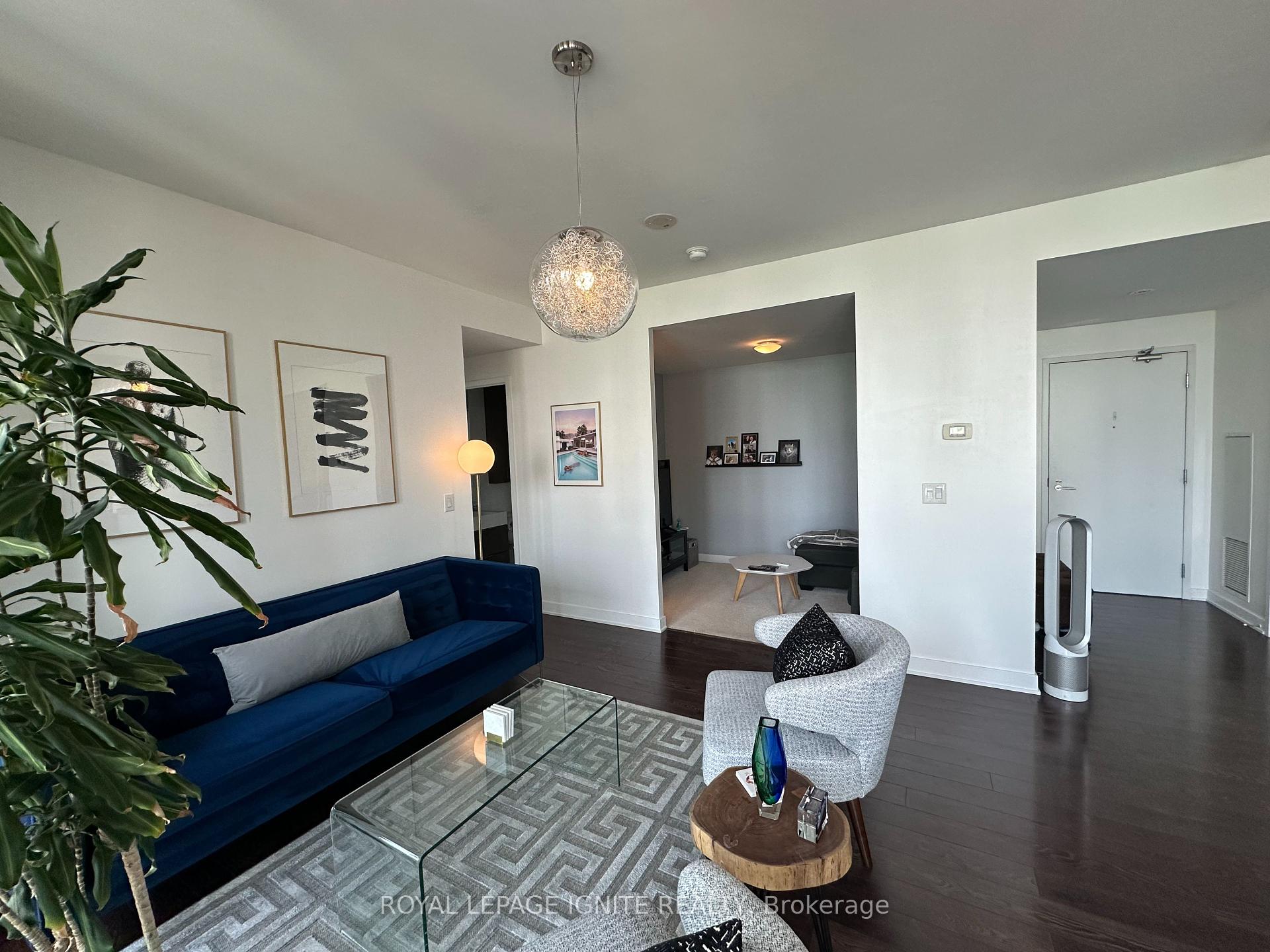 2 Bedrooms Condo at 110 Charles, Toronto For sale