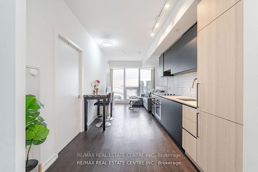 2 Bedrooms Condo at 55 Mercer, Toronto For sale