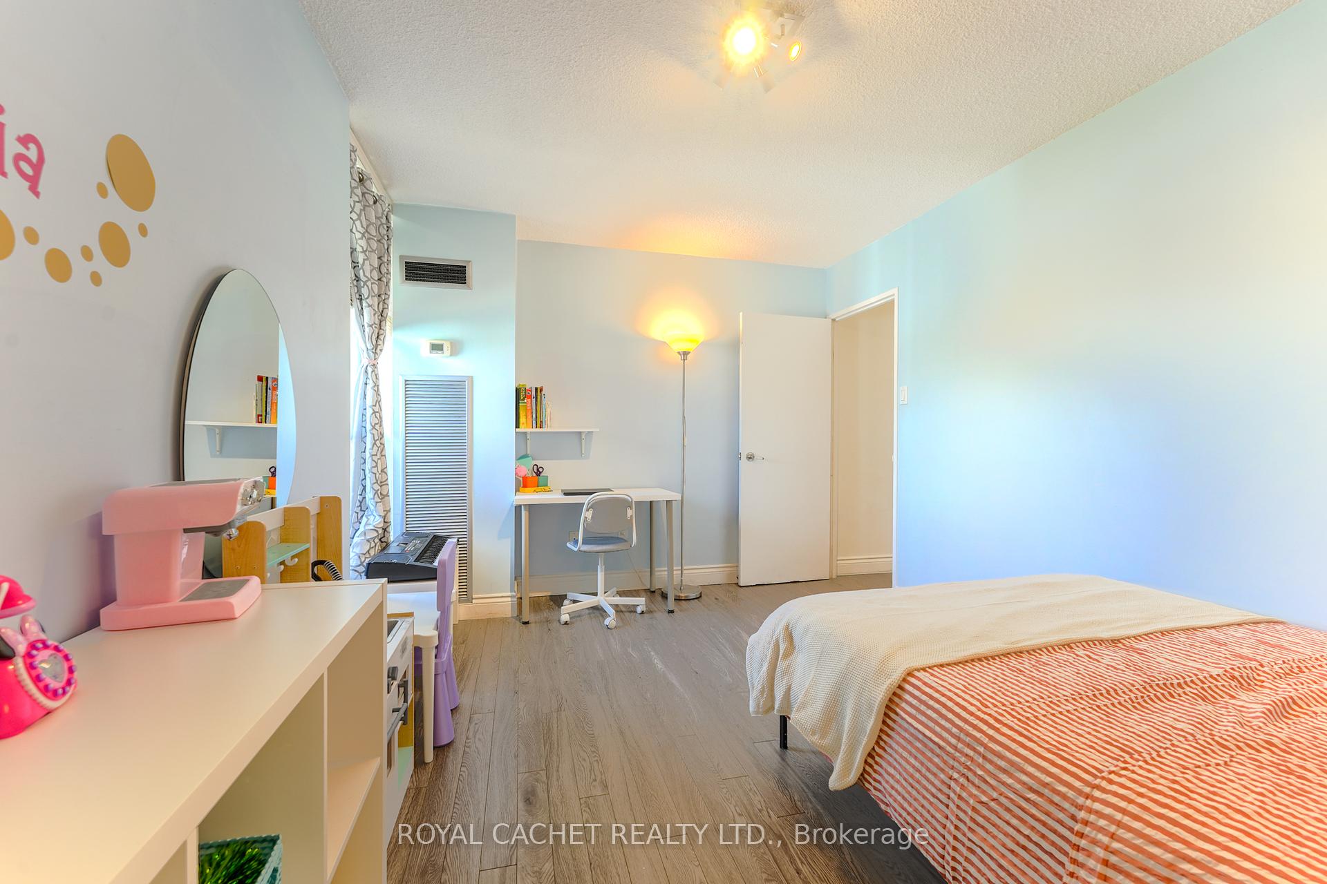 3 Bedrooms Condo at 75 Graydon Hall, Toronto For sale