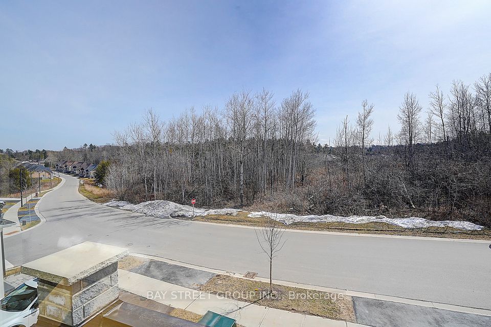 100 Woodhaven Avenue, Aurora, ON L4G 3Y2