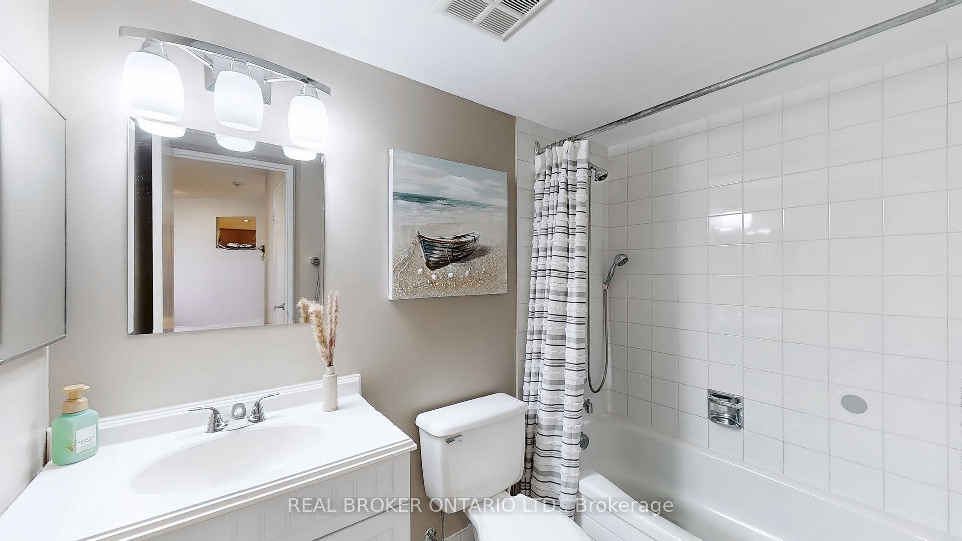2 Bedrooms Condo at 7440 Bathurst, Vaughan For sale