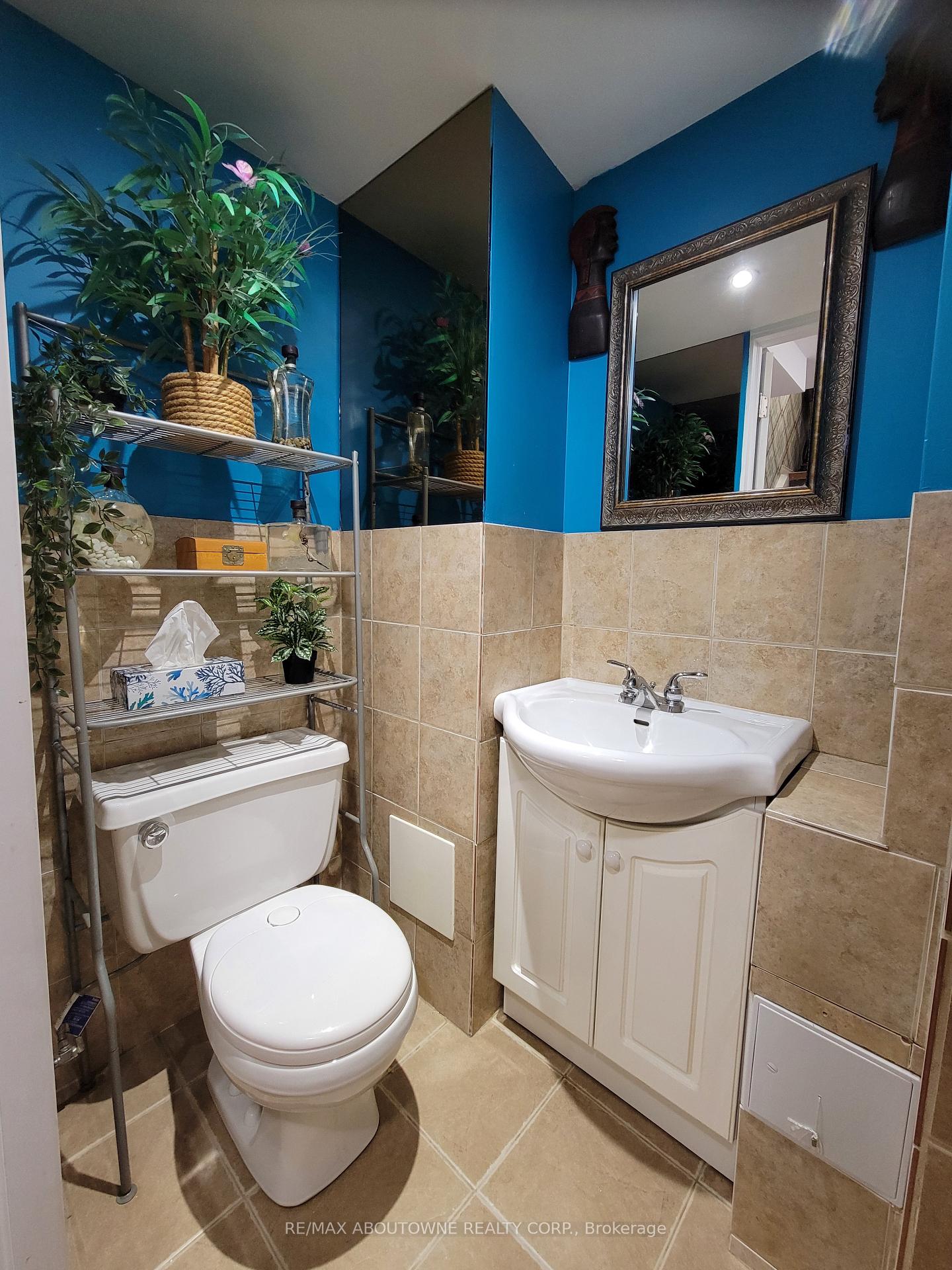 3 Bedrooms Condo at 1 Royalwood, Hamilton For sale