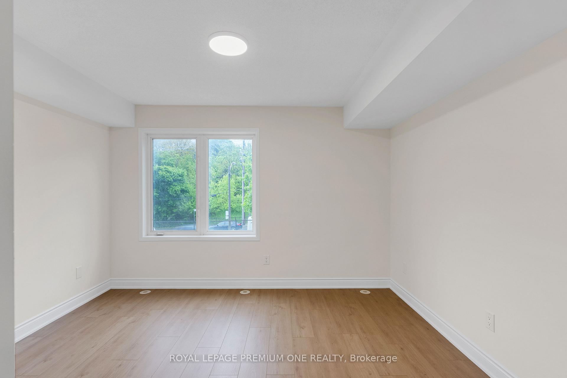 3 Bedrooms Condo at 65 Turntable, Toronto For sale