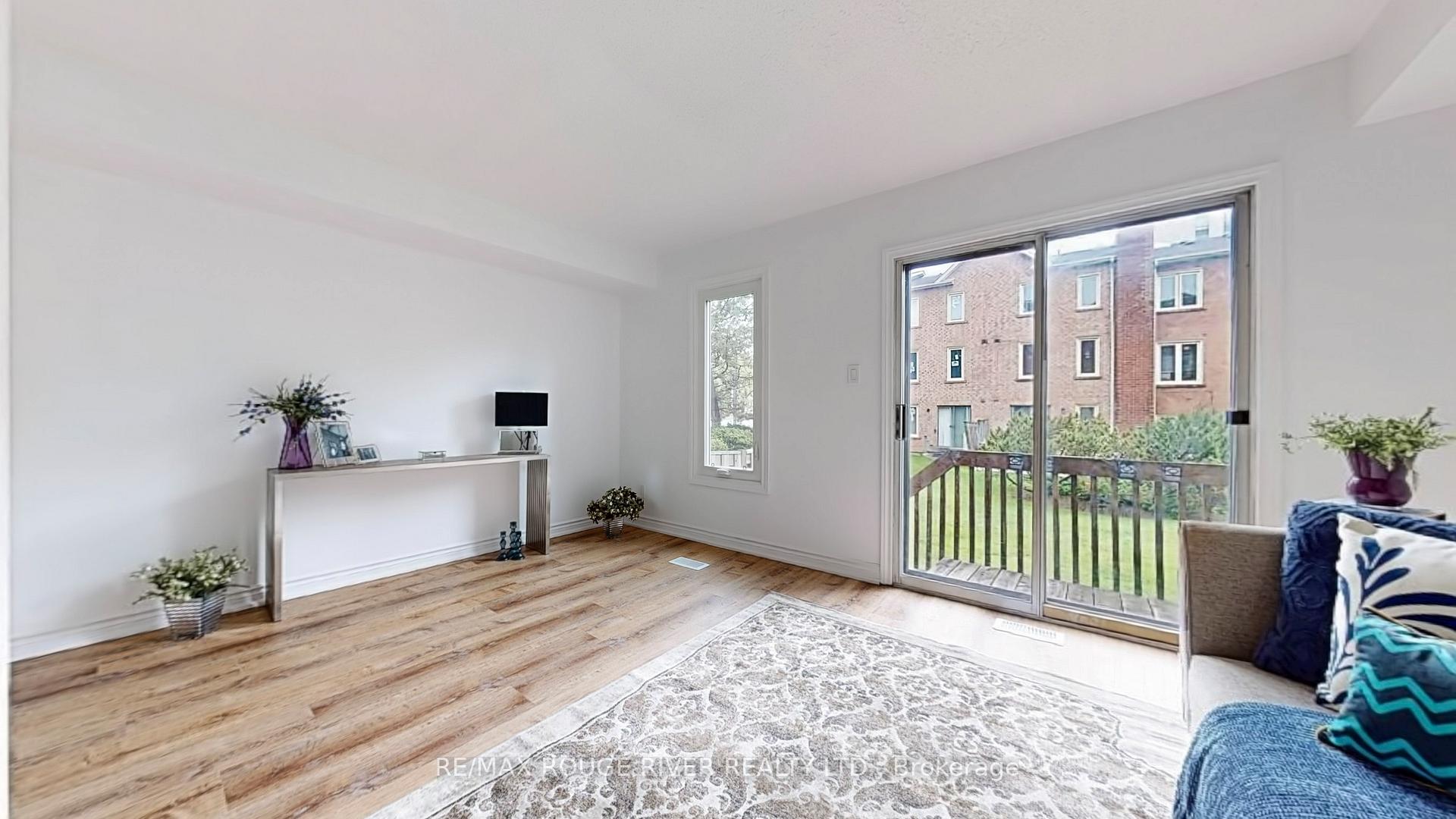 3 Bedrooms Condo at 2 Dowry, Toronto For sale