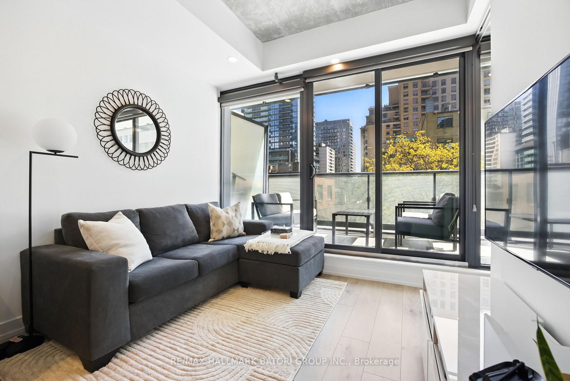 2 Bedrooms Condo at 161 Roehampton,  Toronto For sale