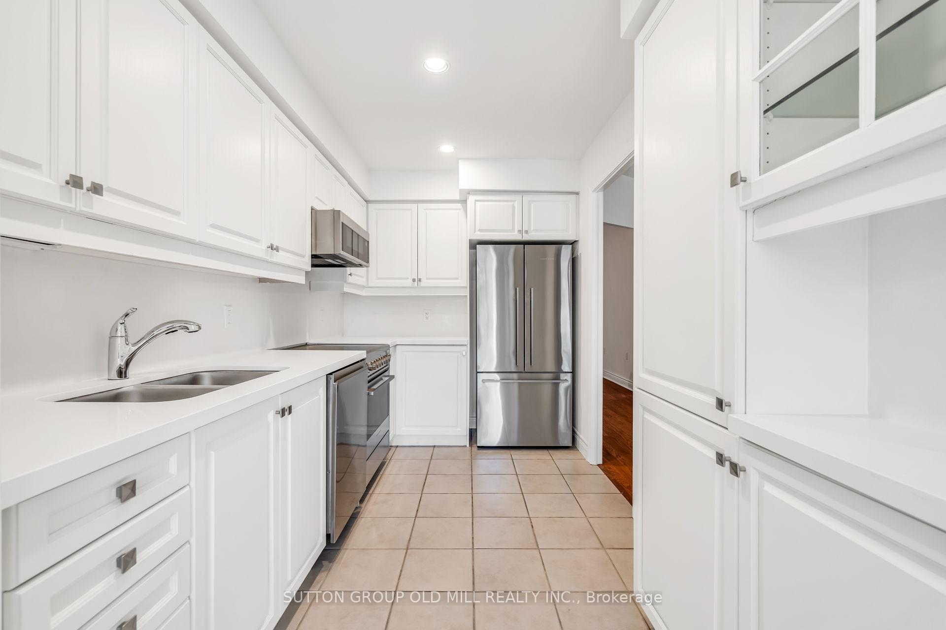 3 Bedrooms Condo at 10 Old Mill, Toronto For sale
