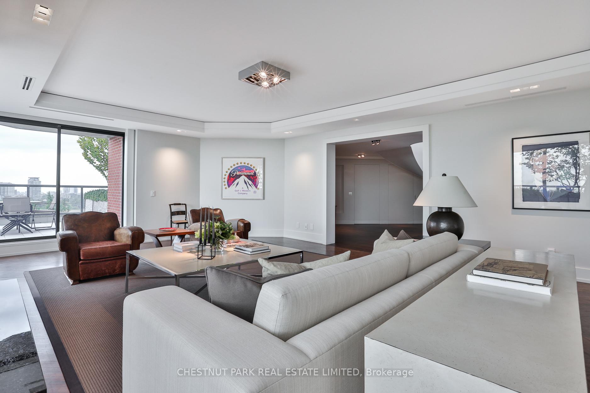 3 Bedrooms Condo at 33 Jackes,  Toronto For sale