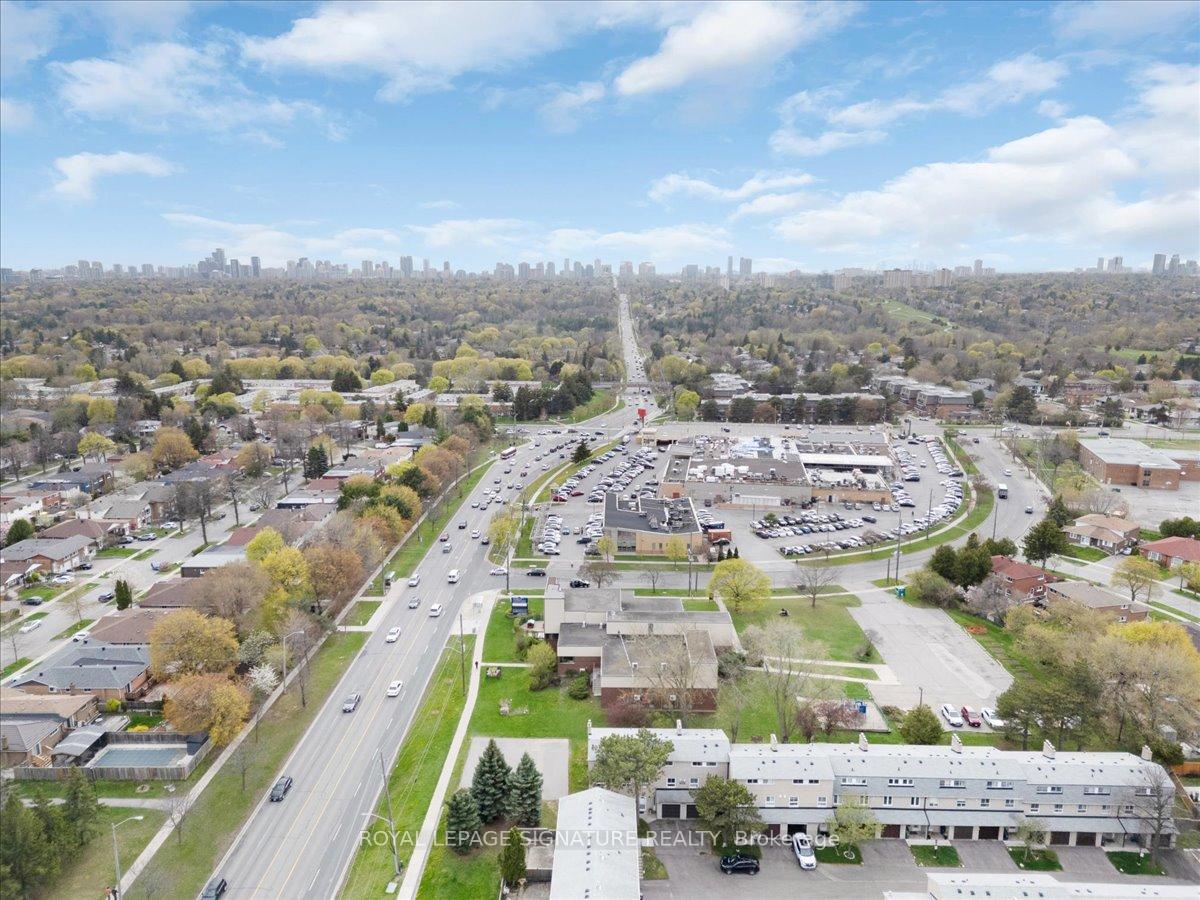 3 Bedrooms Condo at 2 Liszt,  Toronto For sale