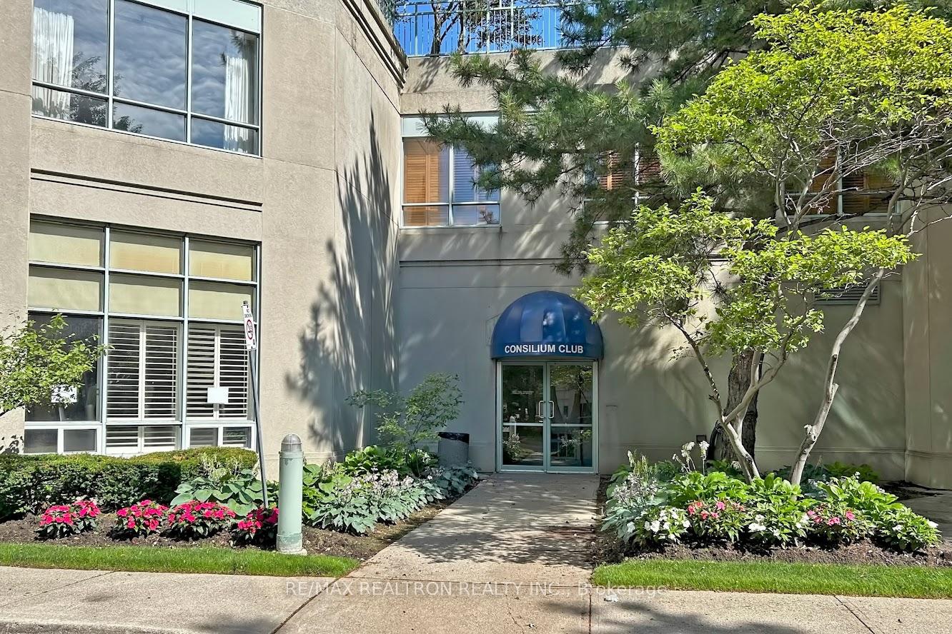 3 Bedrooms Condo at 68 Corporate, Toronto For sale