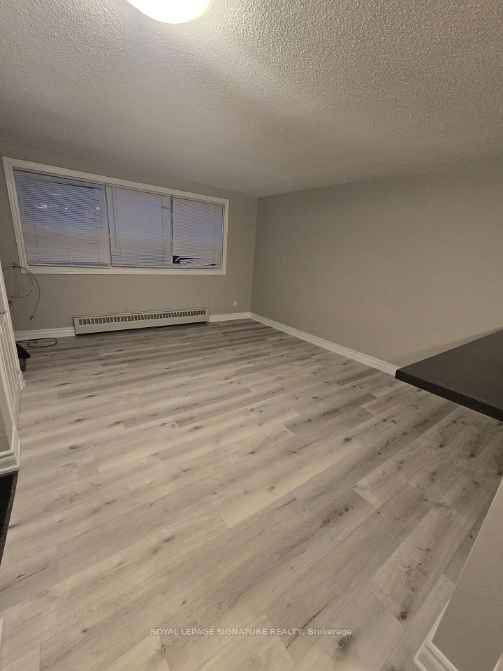 https://trreb-image.ampre.ca/Yt5YnrQTLzZAkonHiVY597ecAMxnOqead7K2tHO7axE/rs:fit:960:960/wm:.5:so:0:50:.4/wmsh:10/wmt:PHNwYW4gZm9yZWdyb3VuZD0nd2hpdGUnIGZvbnQ9JzY4Jz5ST1lBTCBMRVBBR0UgU0lHTkFUVVJFIFJFQUxUWSwgQnJva2VyYWdlPC9zcGFuPg/cb:20250317193725/L3RycmViL2xpc3RpbmdzLzQwLzc4LzUxLzI0L3AvY2VmMzJhNmMtMzc3OC00OGZjLTgzZWUtMGY0OWYxMTQ0MWJjLmpwZw.jpg