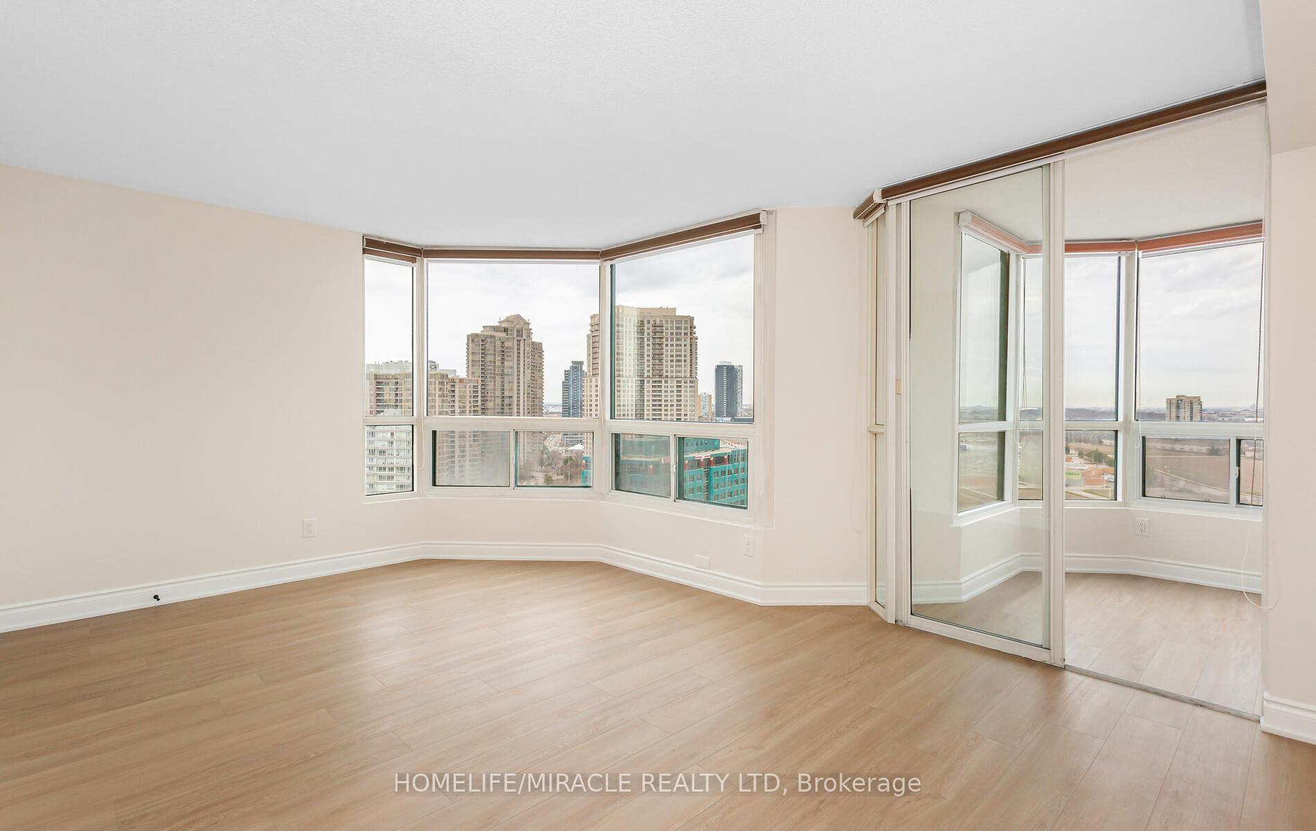 3 Bedrooms Condo at 4450 Tucana, Mississauga For sale
