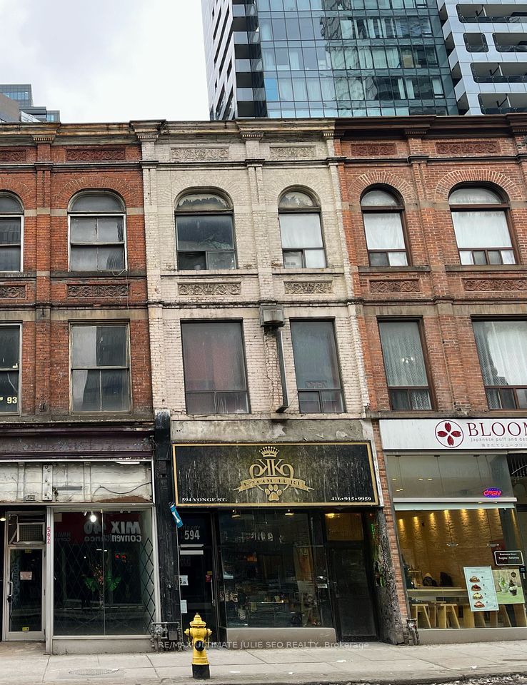 594 YONGE