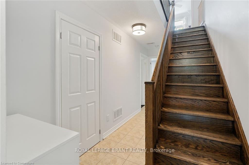 3 Bedrooms Condo at 6995 Glory, Mississauga For sale