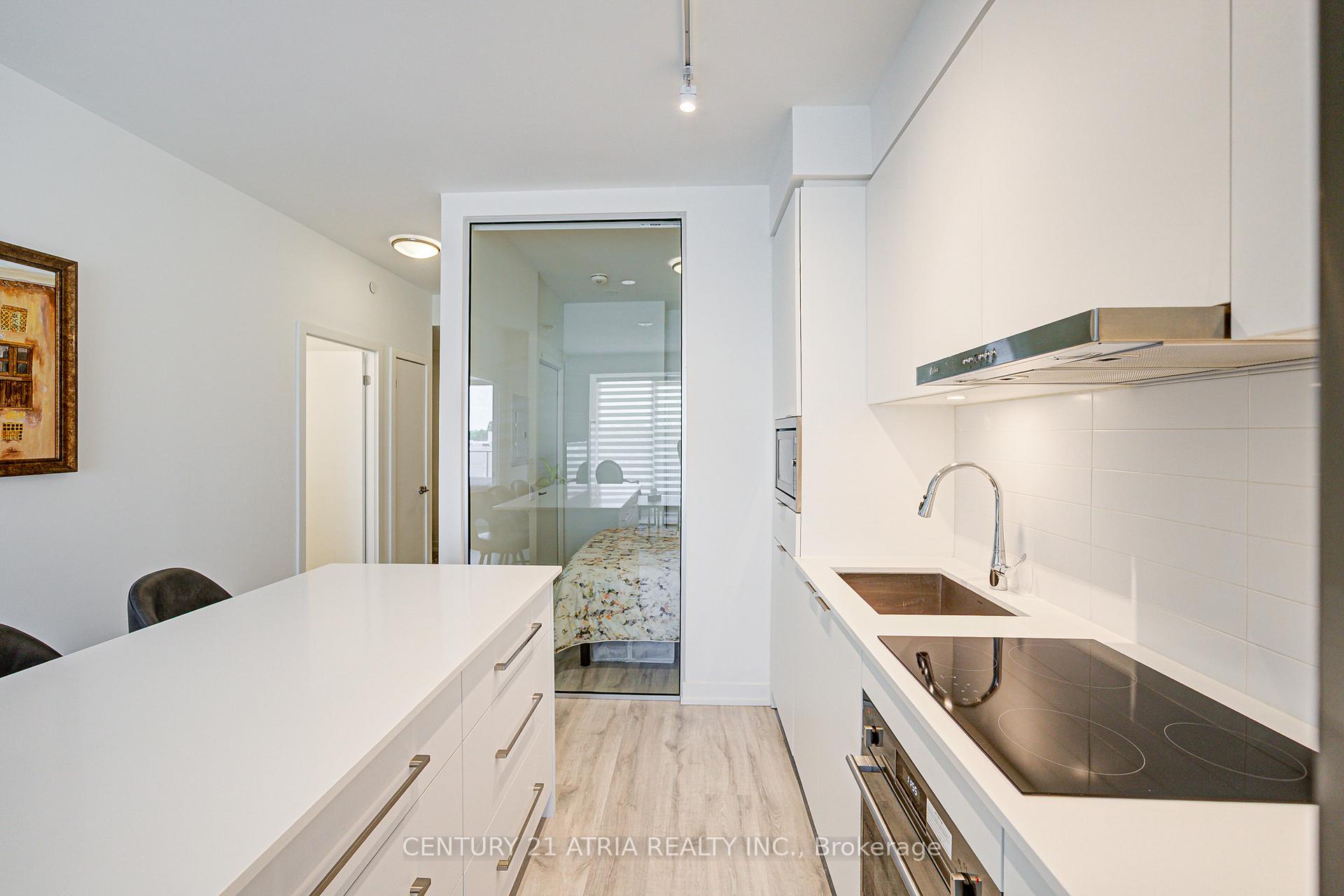 3 Bedrooms Condo at 7 Golden Lion, Toronto For sale