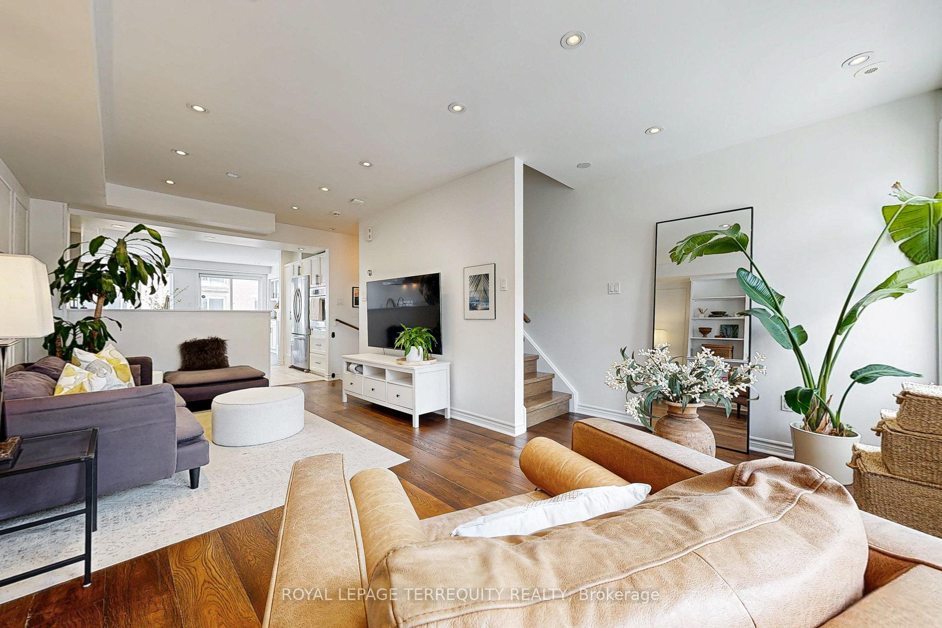 3 Bedrooms Condo at 25 Laidlaw, Toronto For sale
