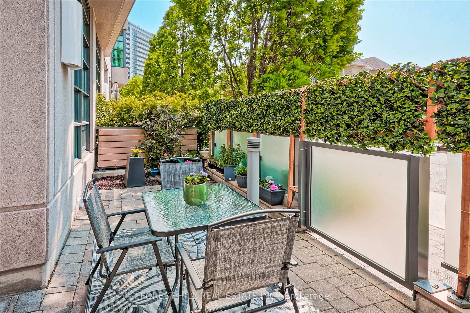 4 Bedrooms Condo at 35 Brian Peck, Toronto For sale