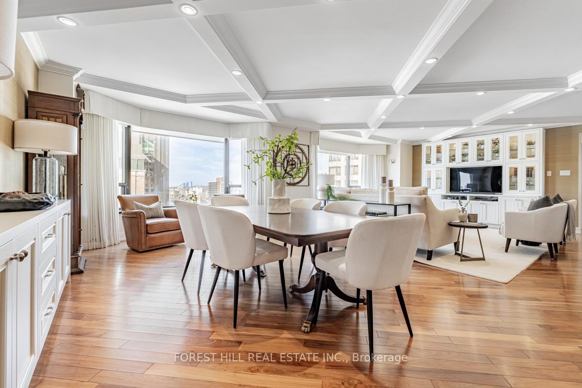 2 Bedrooms Condo at 175 Cumberland, Toronto For sale