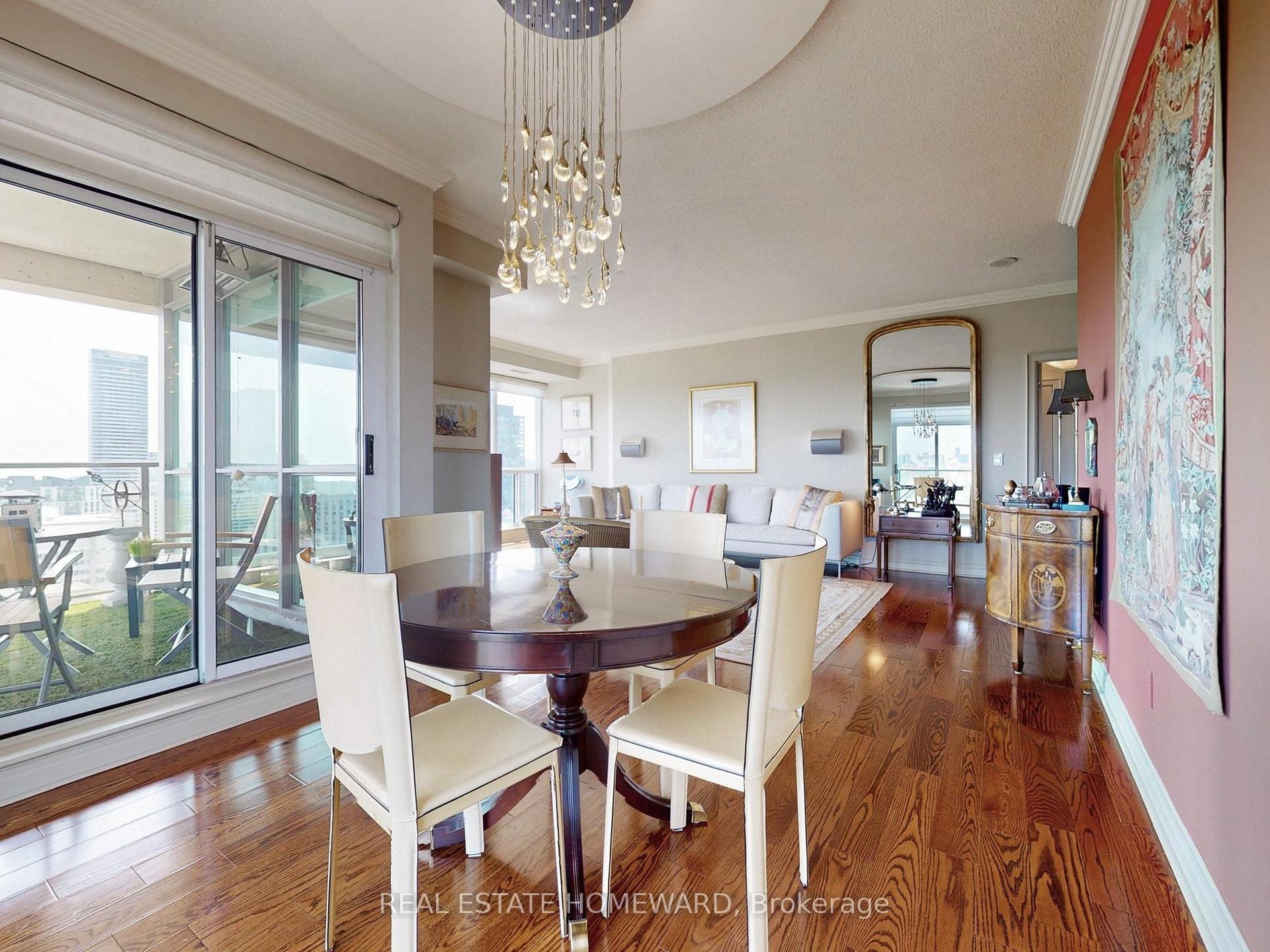 2 Bedrooms Condo at 8 Park, Toronto For sale