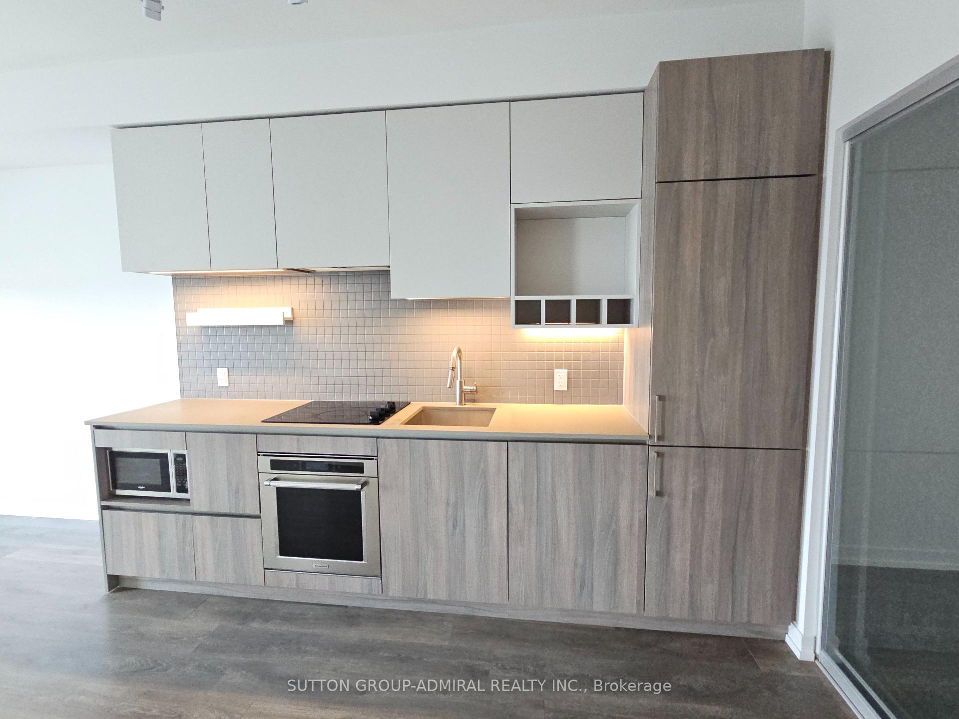 3 Bedrooms Condo at 950 Portage, Vaughan For sale