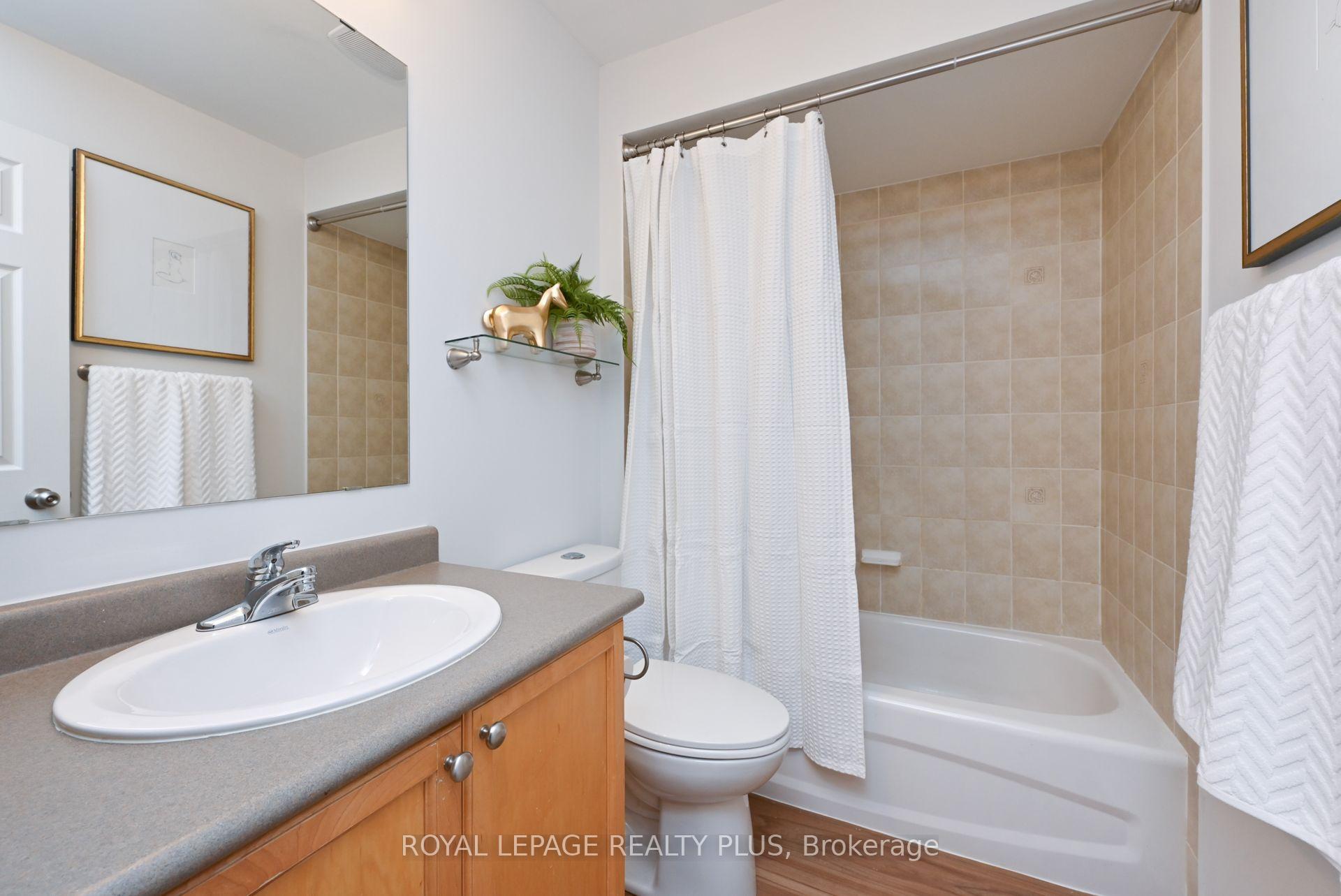 1 Bedroom Condo at 3056 Eglinton, Mississauga For sale