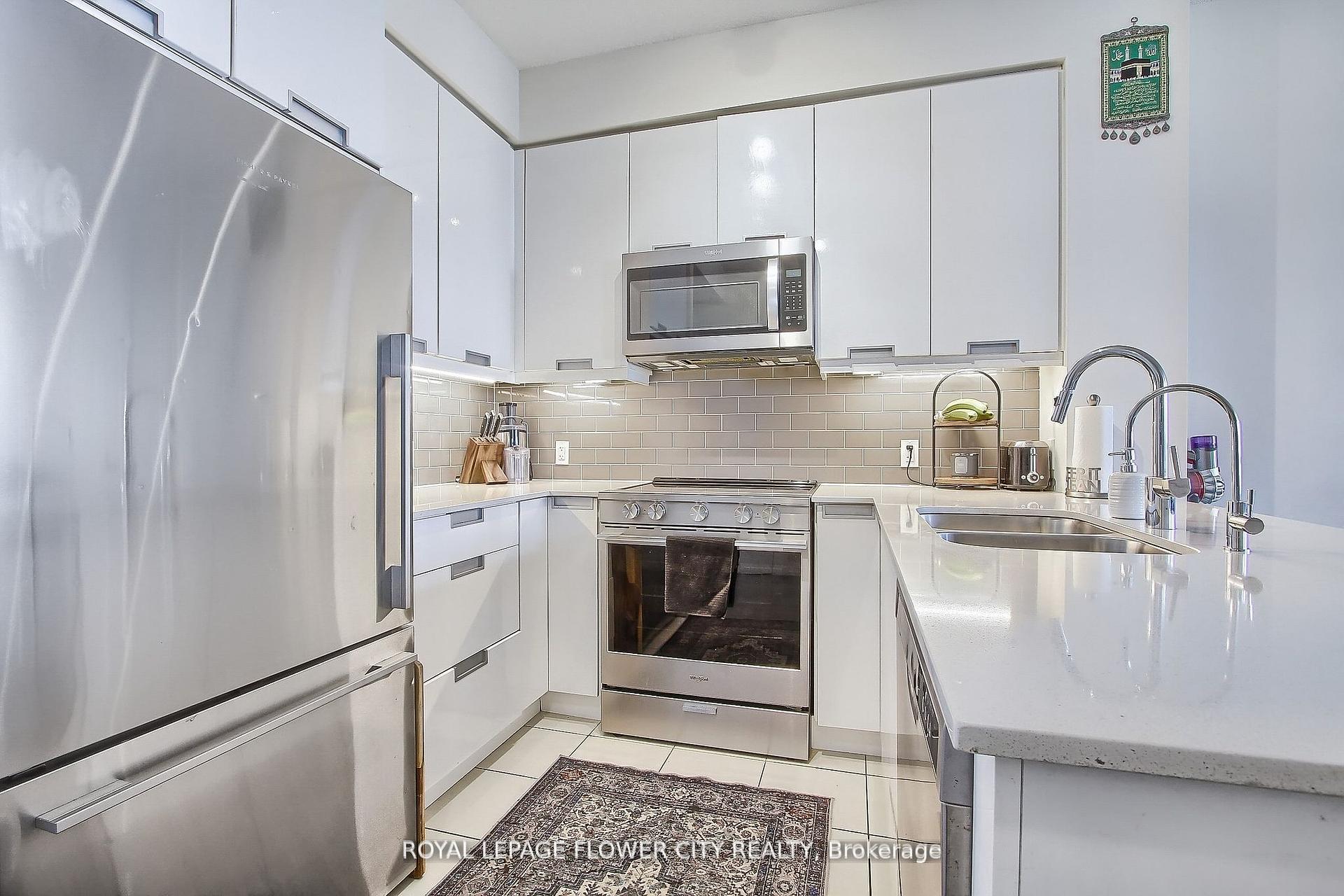 1 Bedroom Condo at 65 Watergarden, Mississauga For sale