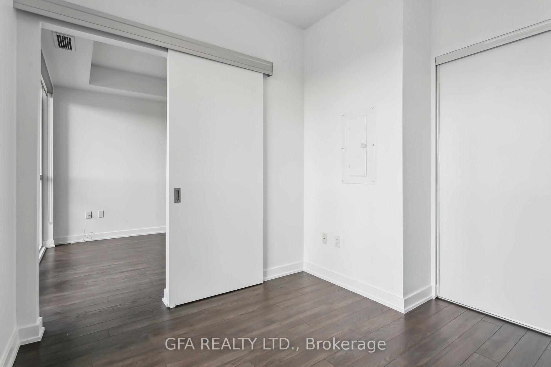 2 Bedrooms Condo at 30 Ordnance, Toronto For sale