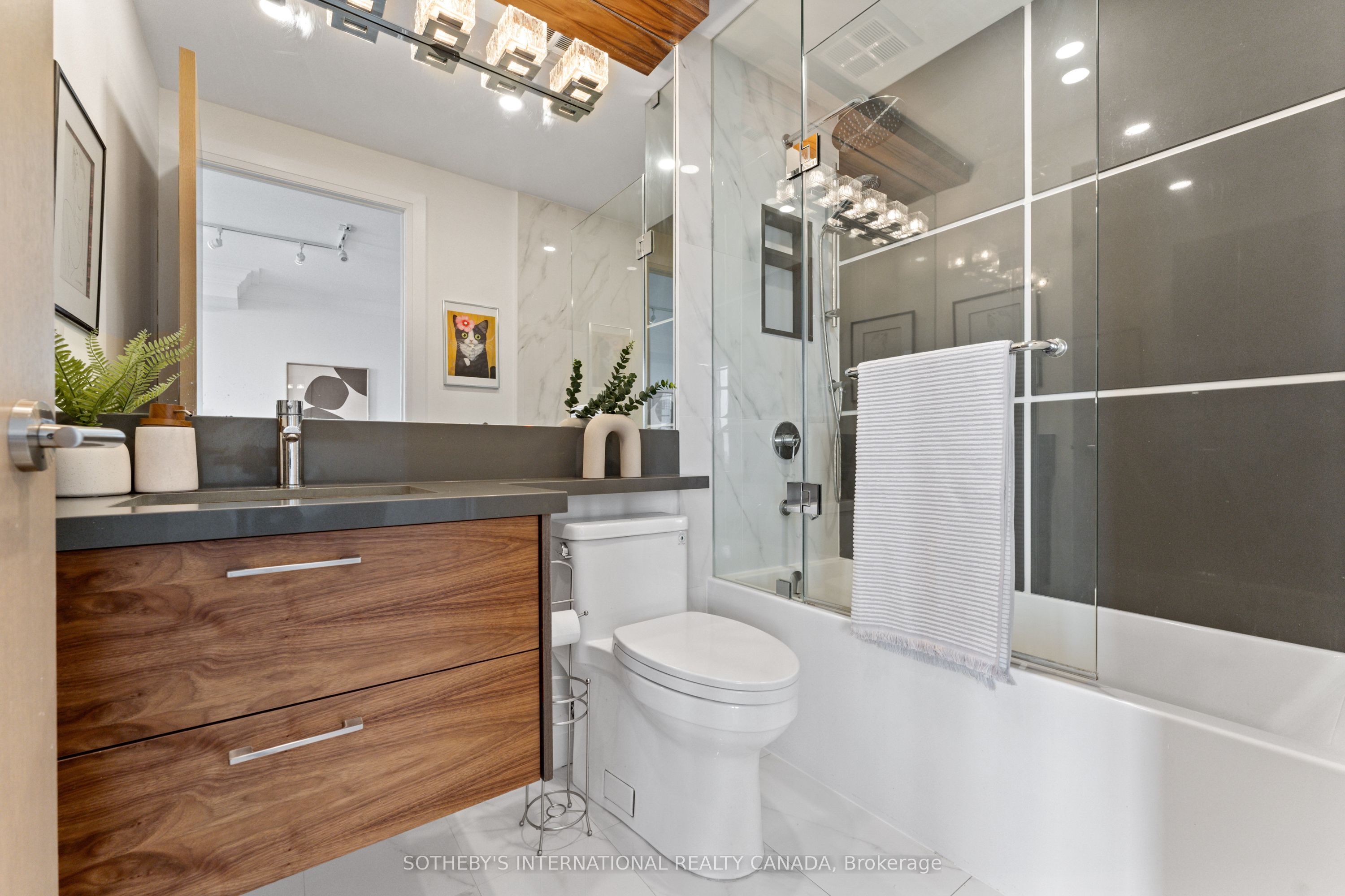 438 Richmond Street W, #1406