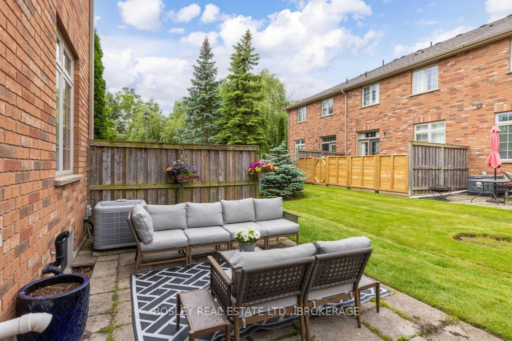 3 Bedrooms Condo at 2282 Orchard, Burlington For sale