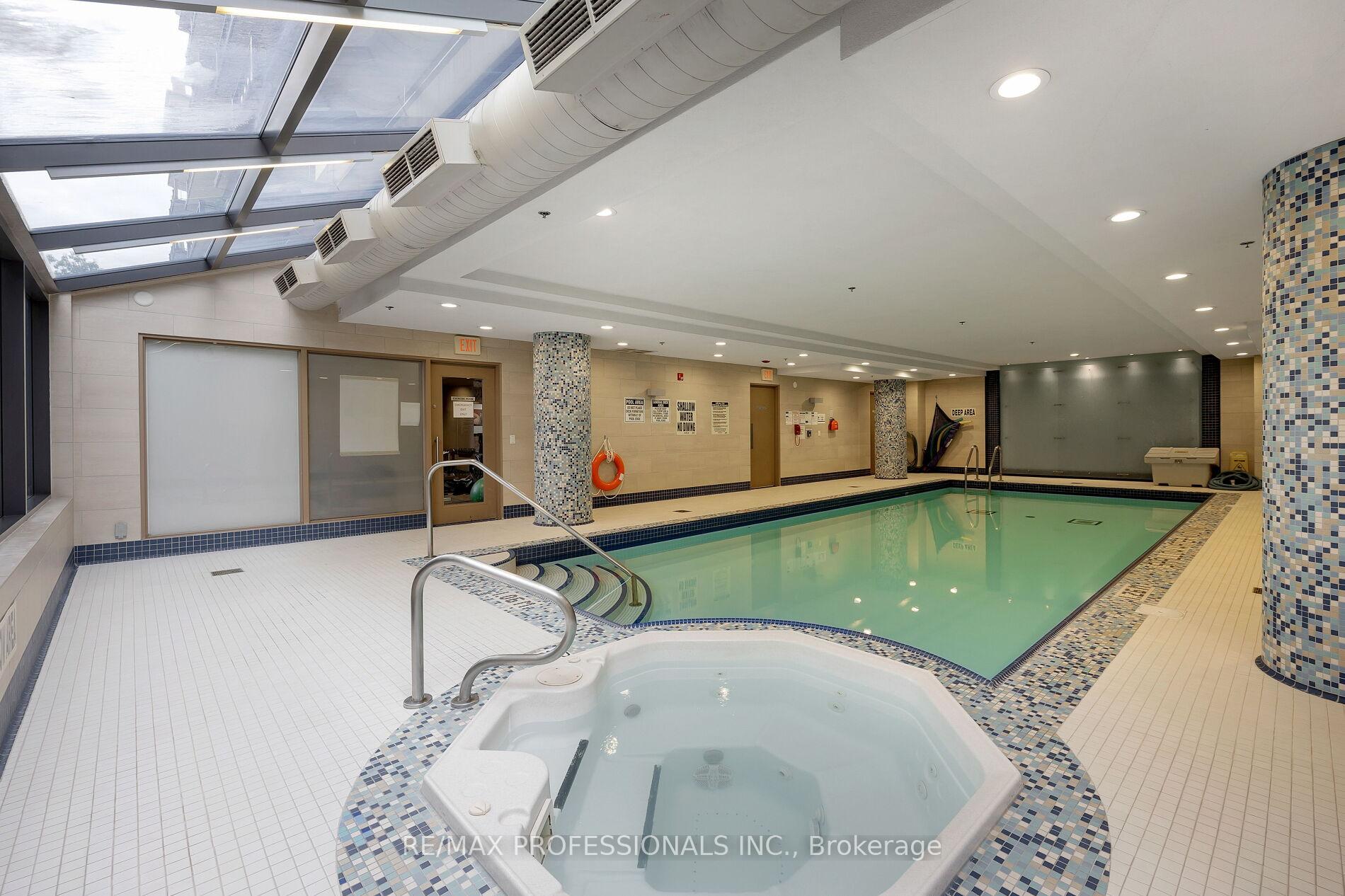 3 Bedrooms Condo at 9 Burnhamthorpe, Toronto For sale