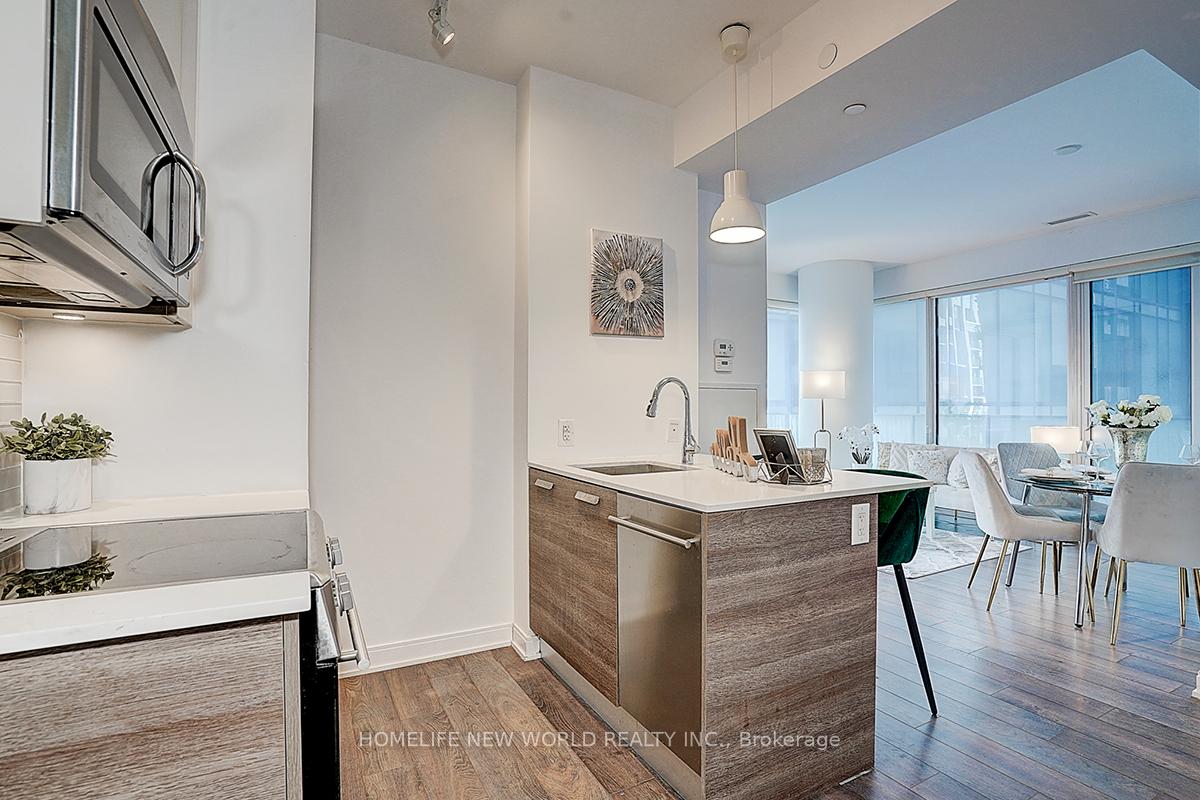 2 Bedrooms Condo at 42 Charles, Toronto For sale