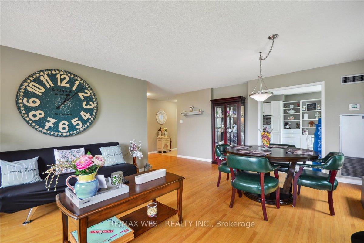 2 Bedrooms Condo at 800 Sheppard, Toronto For sale