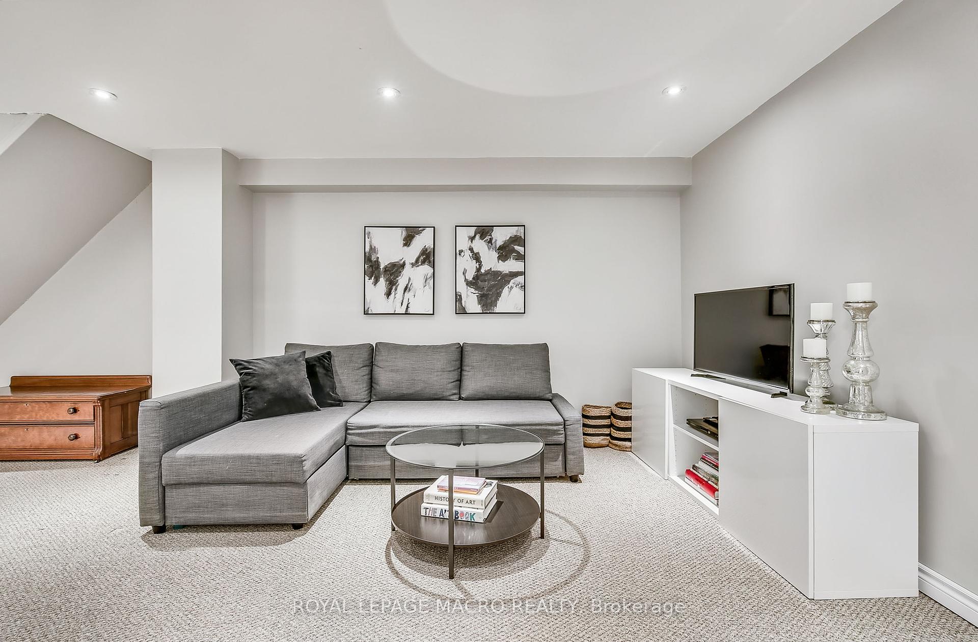 4 Bedrooms Condo at 2055 Walkers, Burlington For sale