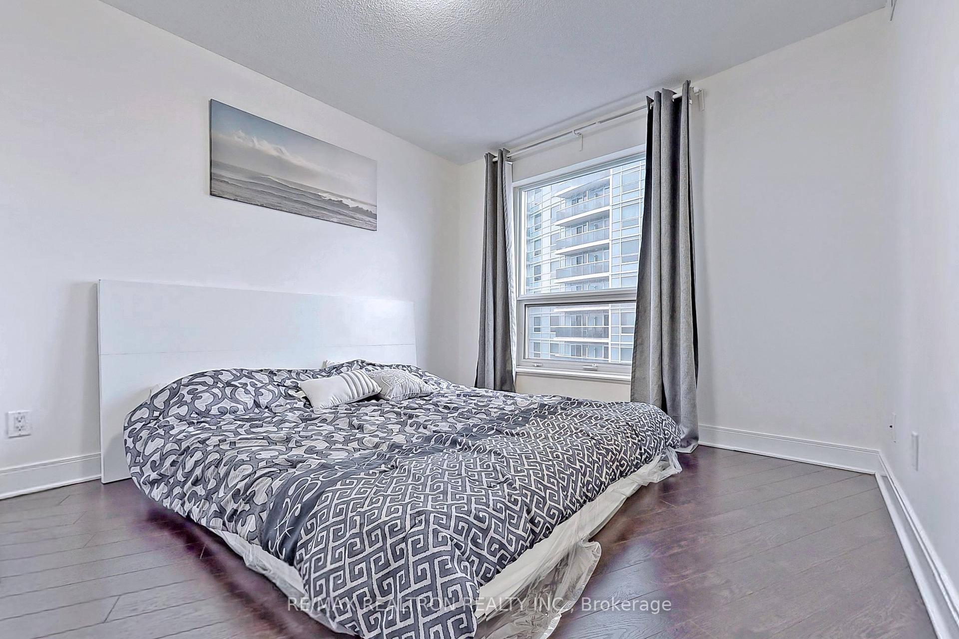 2 Bedrooms Condo at 125 Village Green, Toronto For sale