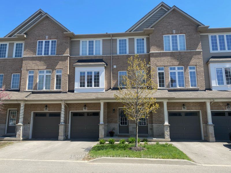 122 DUNDAS