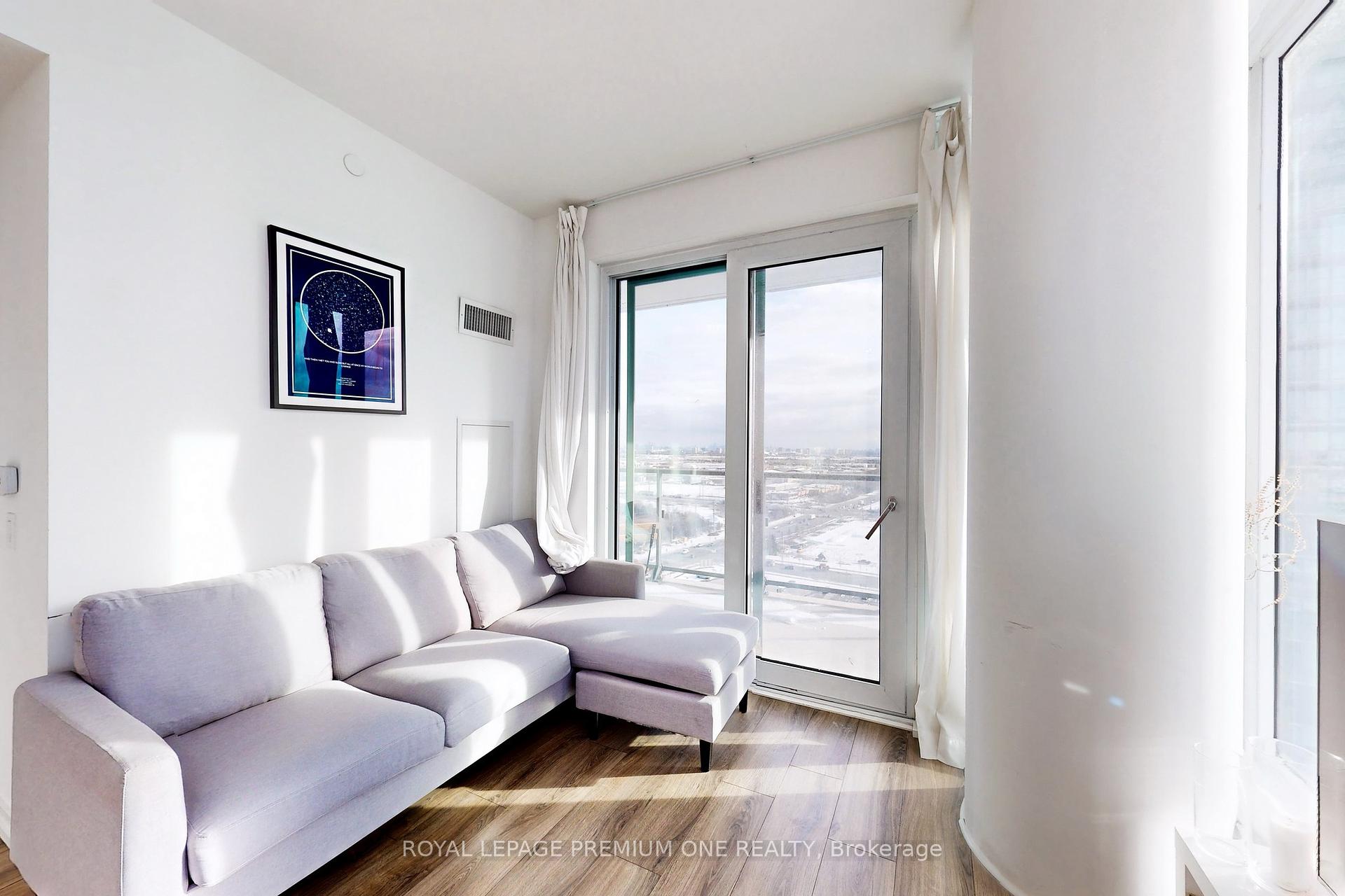 2 Bedrooms Condo at 1000 Portage,  Vaughan For sale