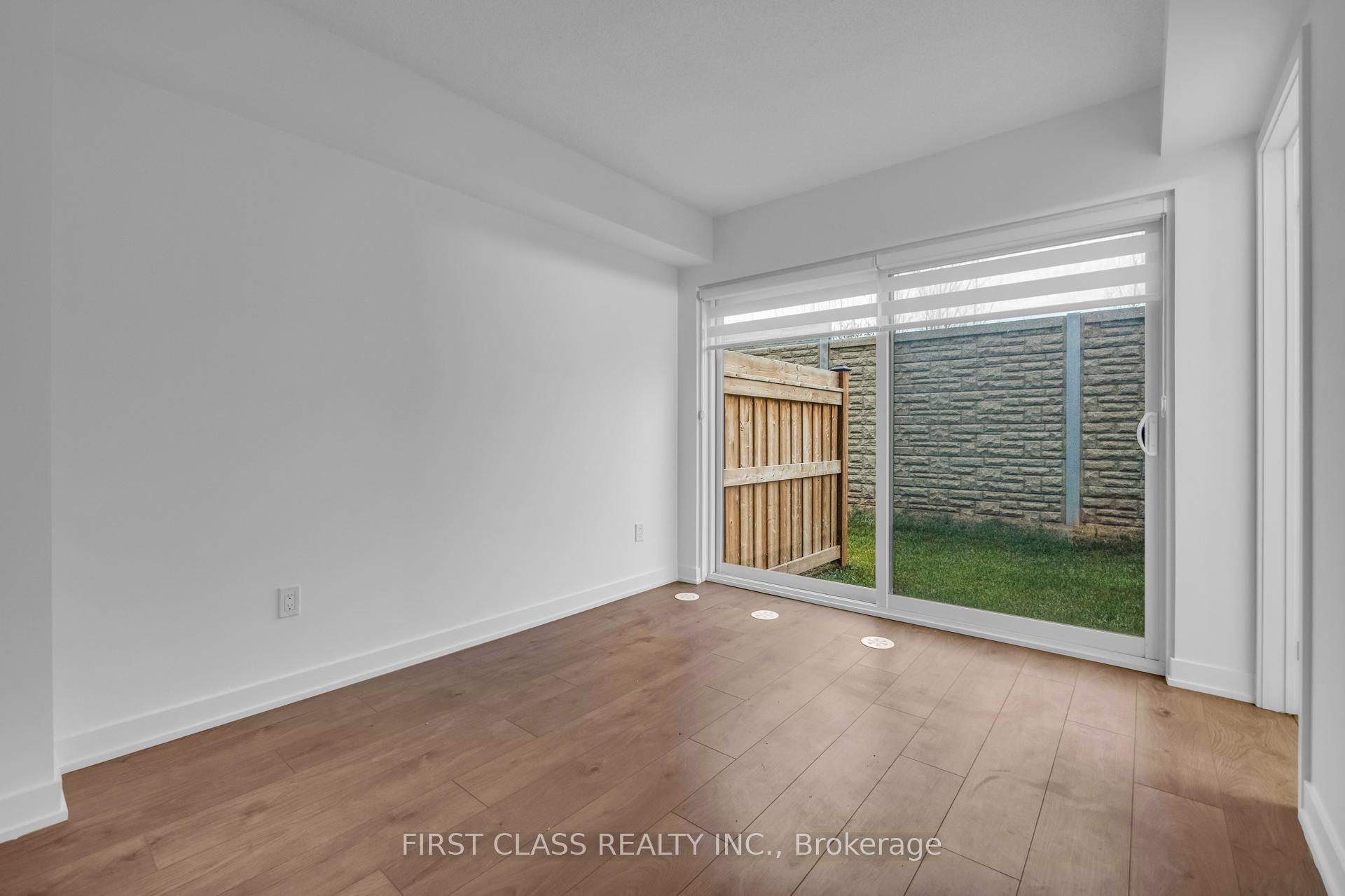 3 Bedrooms Condo at 1121 Cooke, Burlington For sale