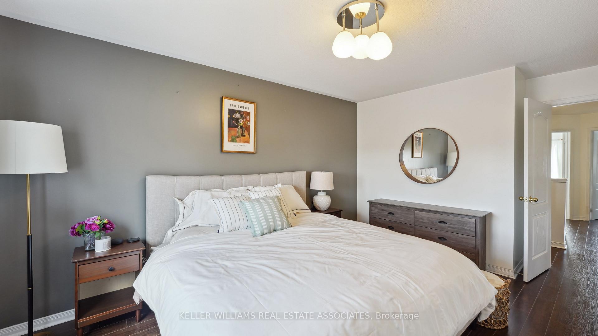 3 Bedrooms Condo at 6399 Spinnaker, Mississauga For sale